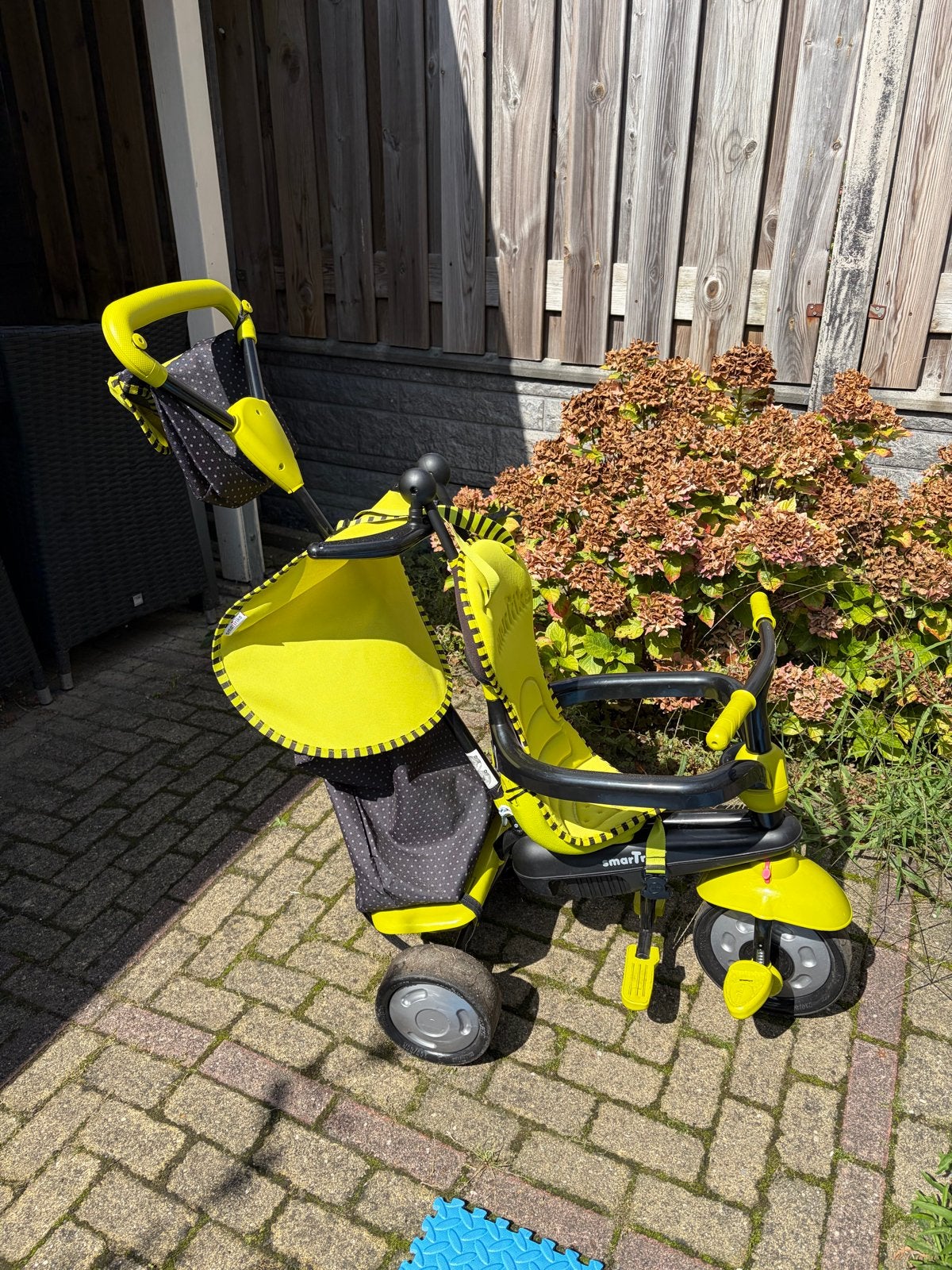 Smart Trike 4-in-1 driewieler geel/zwart, Ophalen, Gebruikt, Terugtraprem