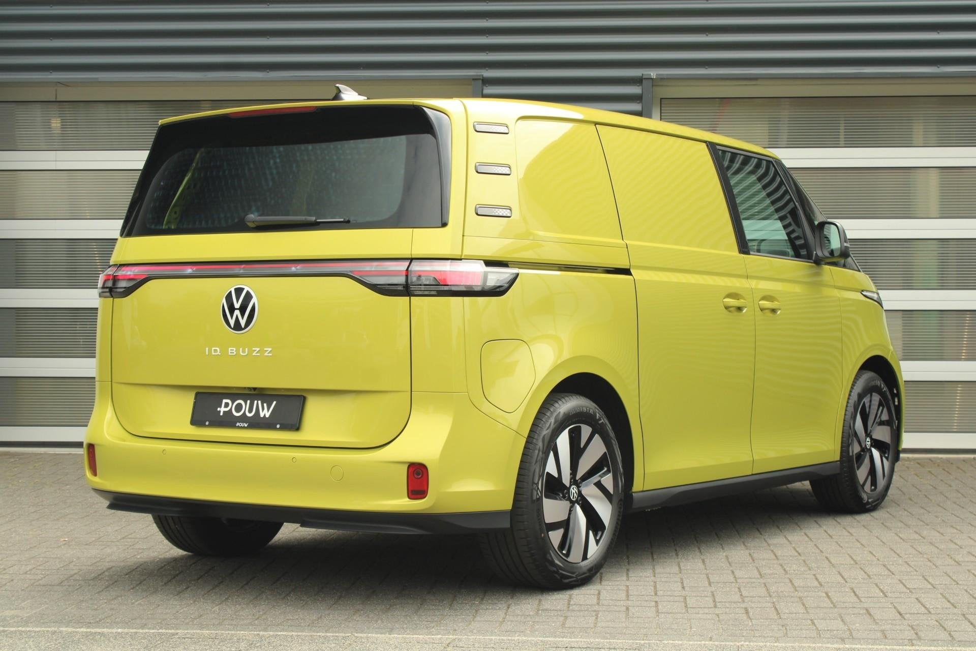 Volkswagen ID. Buzz Cargo 286pk Bulli Limited Edition 79 kWh, Auto's, Automaat, 12 maanden, Zwart, Volkswagen