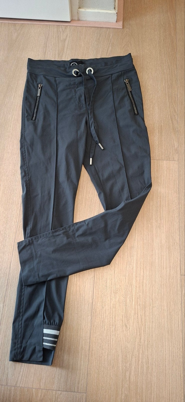 JANE LUSHKA TRAVEL BROEK, Kleding | Dames, Ophalen of Verzenden, Zo goed als nieuw, Maat 34 (XS) of kleiner, Grijs