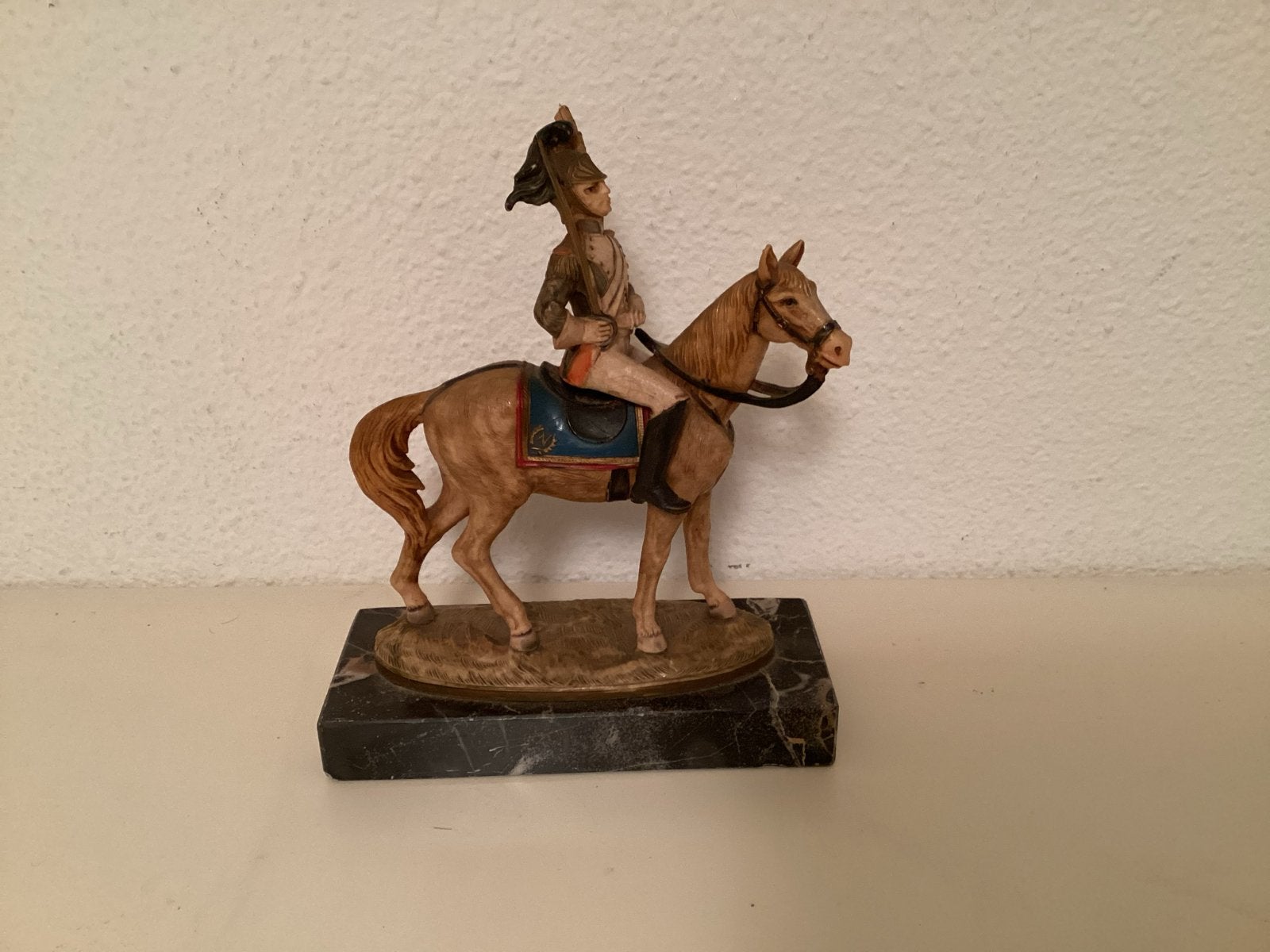 Polystone Napolitaans Beeldje Ruiter te Paard - 19 cm, Ophalen of Verzenden, Zo goed als nieuw, Mens