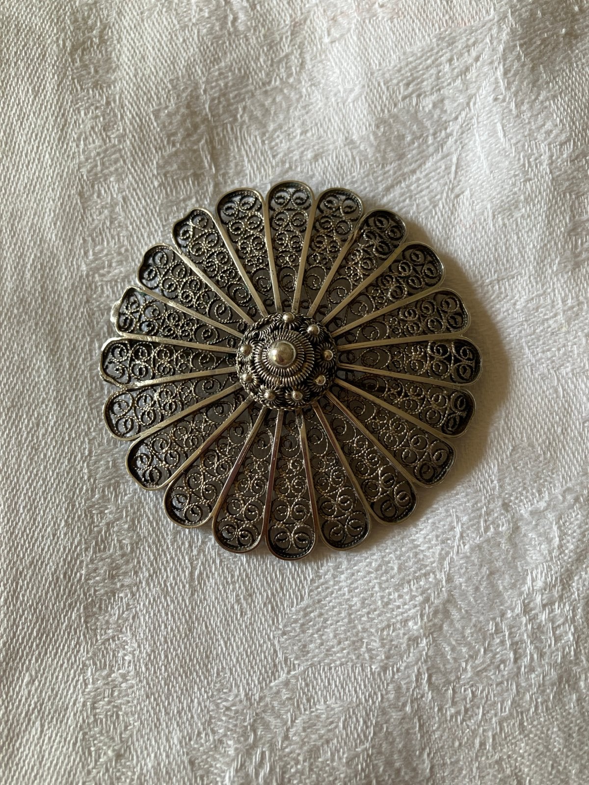 Vintage Zilveren Filigraan Broche - Bloem Design, Sieraden, Tassen en Uiterlijk, Broches, Ophalen of Verzenden, Gebruikt, 4 tot 7 cm