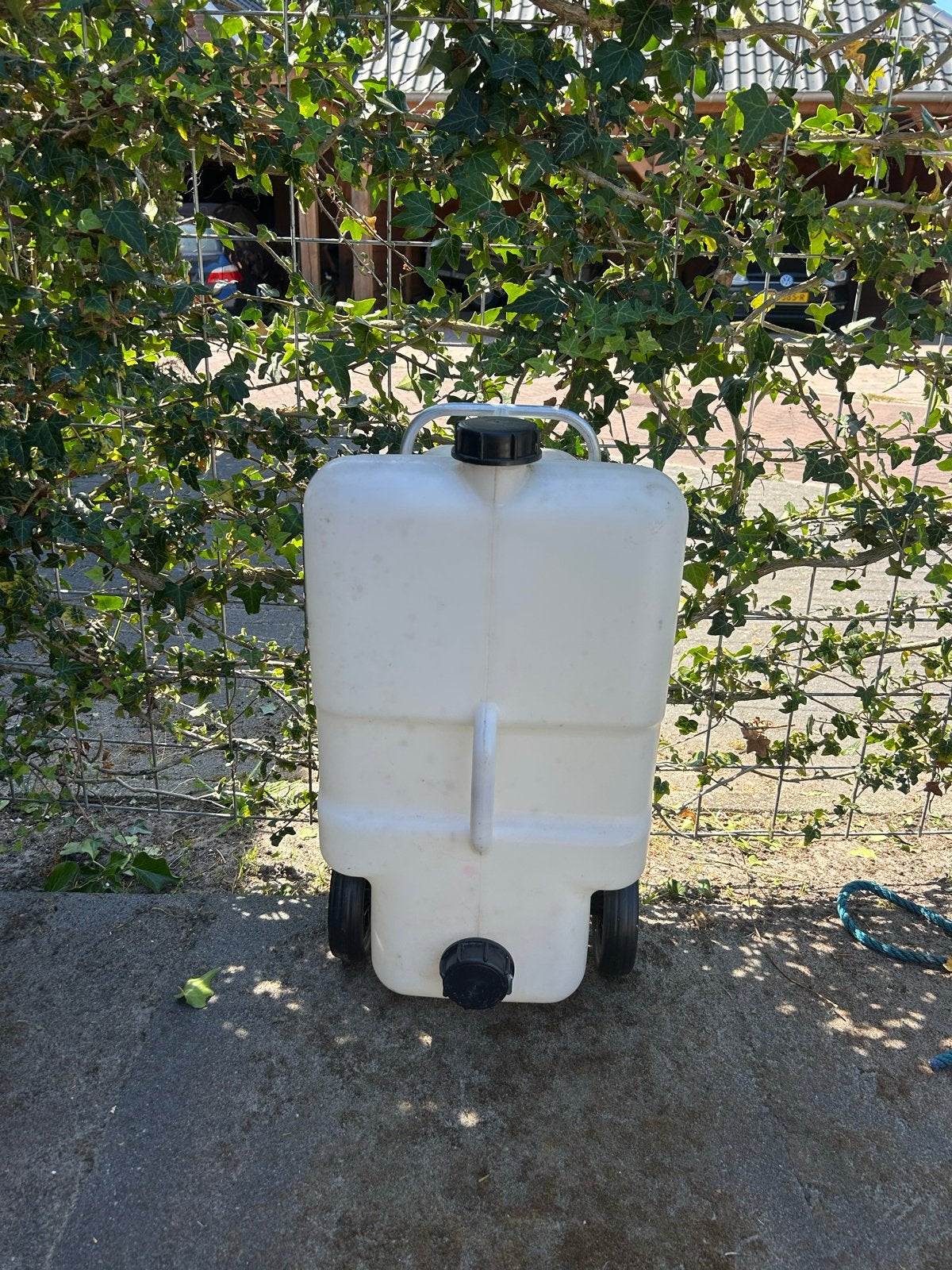 Vuilwatertank Hobby caravan op wielen, Ophalen, Gebruikt