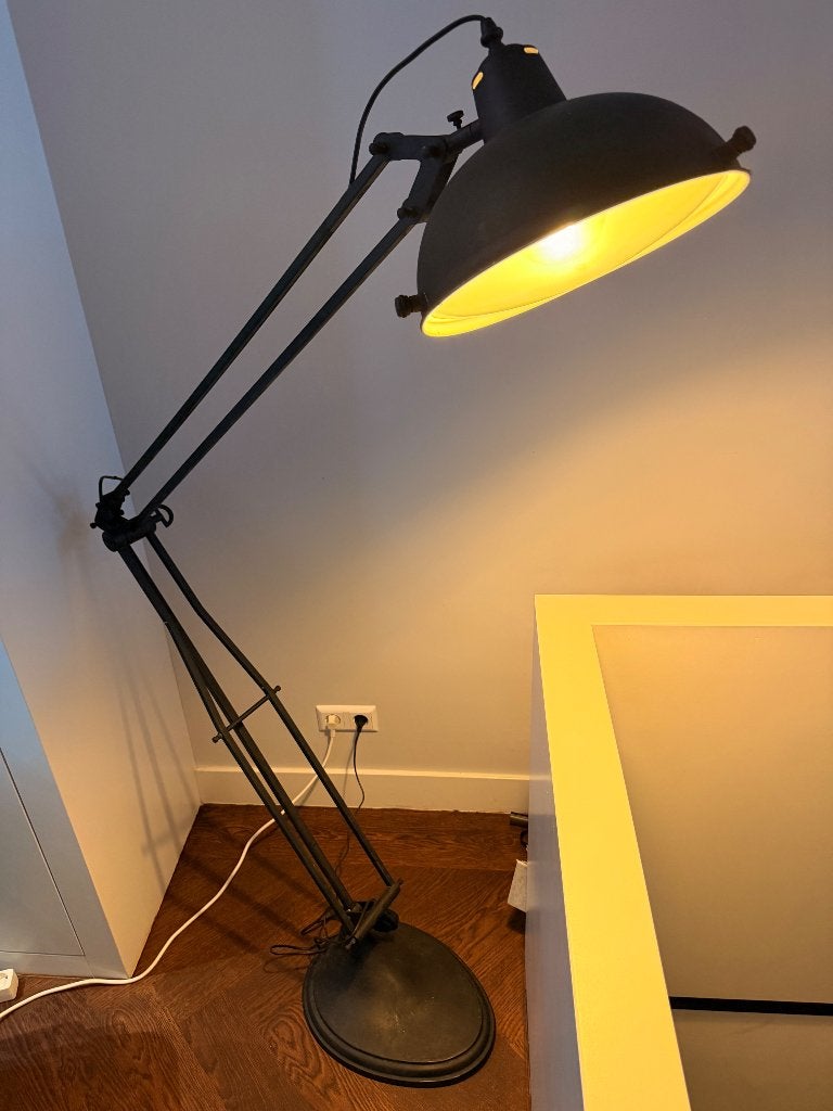 2x Staande metalen lamp mat zwart met prachtige voet, Ophalen, E27 (groot), Zo goed als nieuw, Metaal