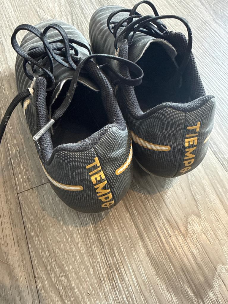Voetbal schoenen nike maat 38,5, Ophalen of Verzenden, Zo goed als nieuw, Jongen of Meisje, Sportschoenen