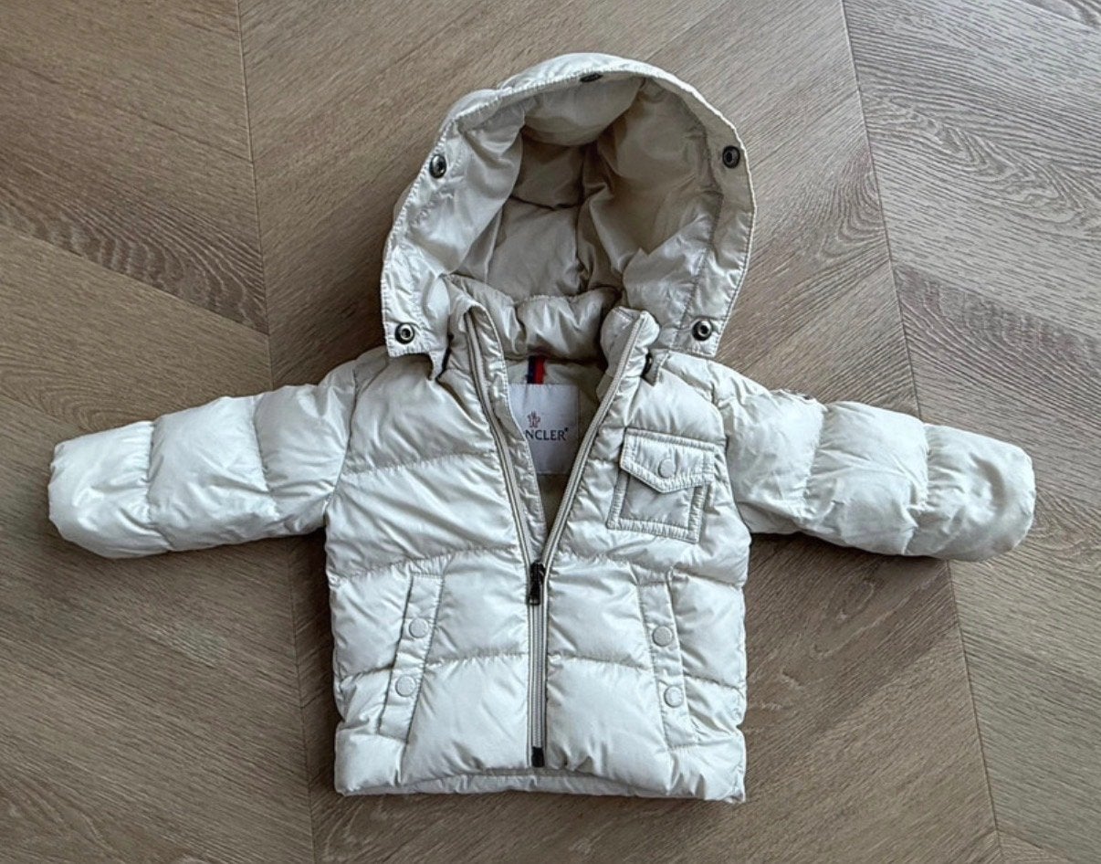Moncler baby jasje met echte bontkraag - maat 6/9 maanden, Ophalen of Verzenden, Zo goed als nieuw, Jongetje of Meisje, Jasje