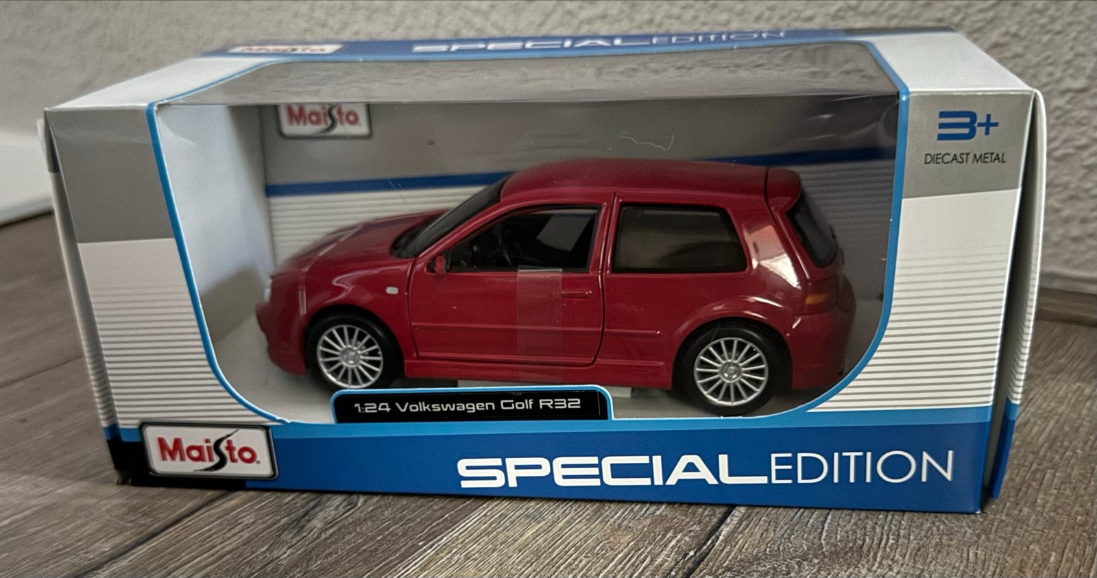 Maisto Special Edition 1:24 Volkswagen Golf R32, Ophalen of Verzenden, Nieuw, Auto, Overige merken