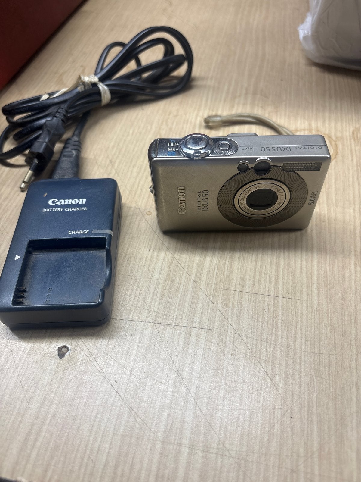 Canon Digital IXUS 50 Compactcamera met oplader, Ingebouwde flitser, Gebruikt, Canon, Oplader