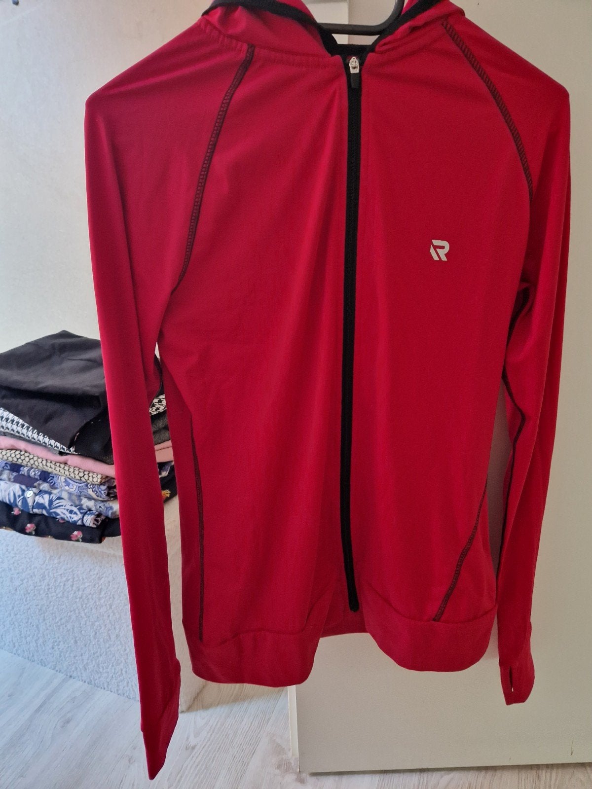 Redmax Sportvest Maat S met Duimgaten - Zo goed als nieuw, Kleding | Dames, Sportkleding, Ophalen of Verzenden, Zo goed als nieuw