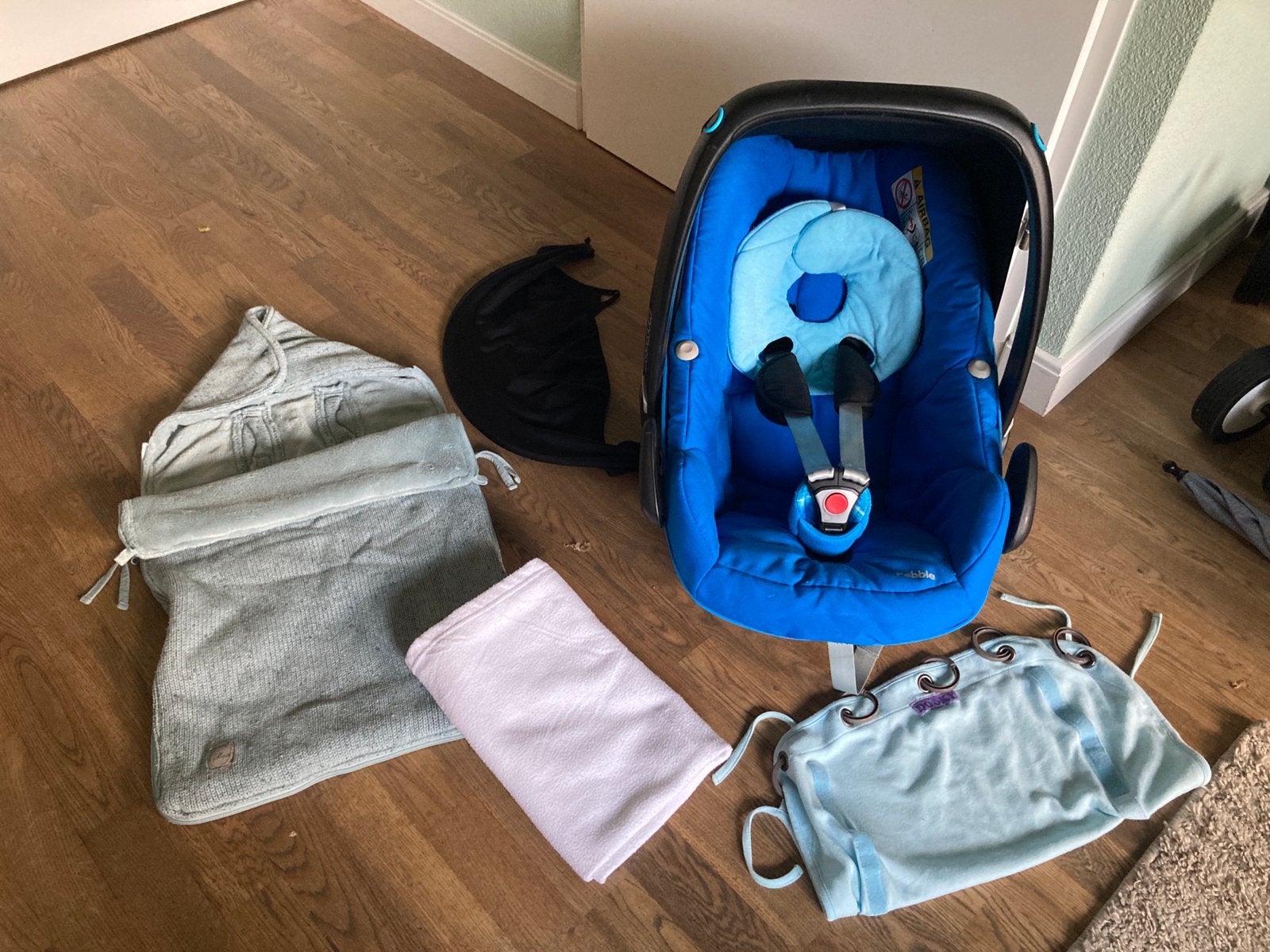 Maxi-cosi pebble blauw, Ophalen, Autogordel, Zo goed als nieuw, 0 t/m 13 kg