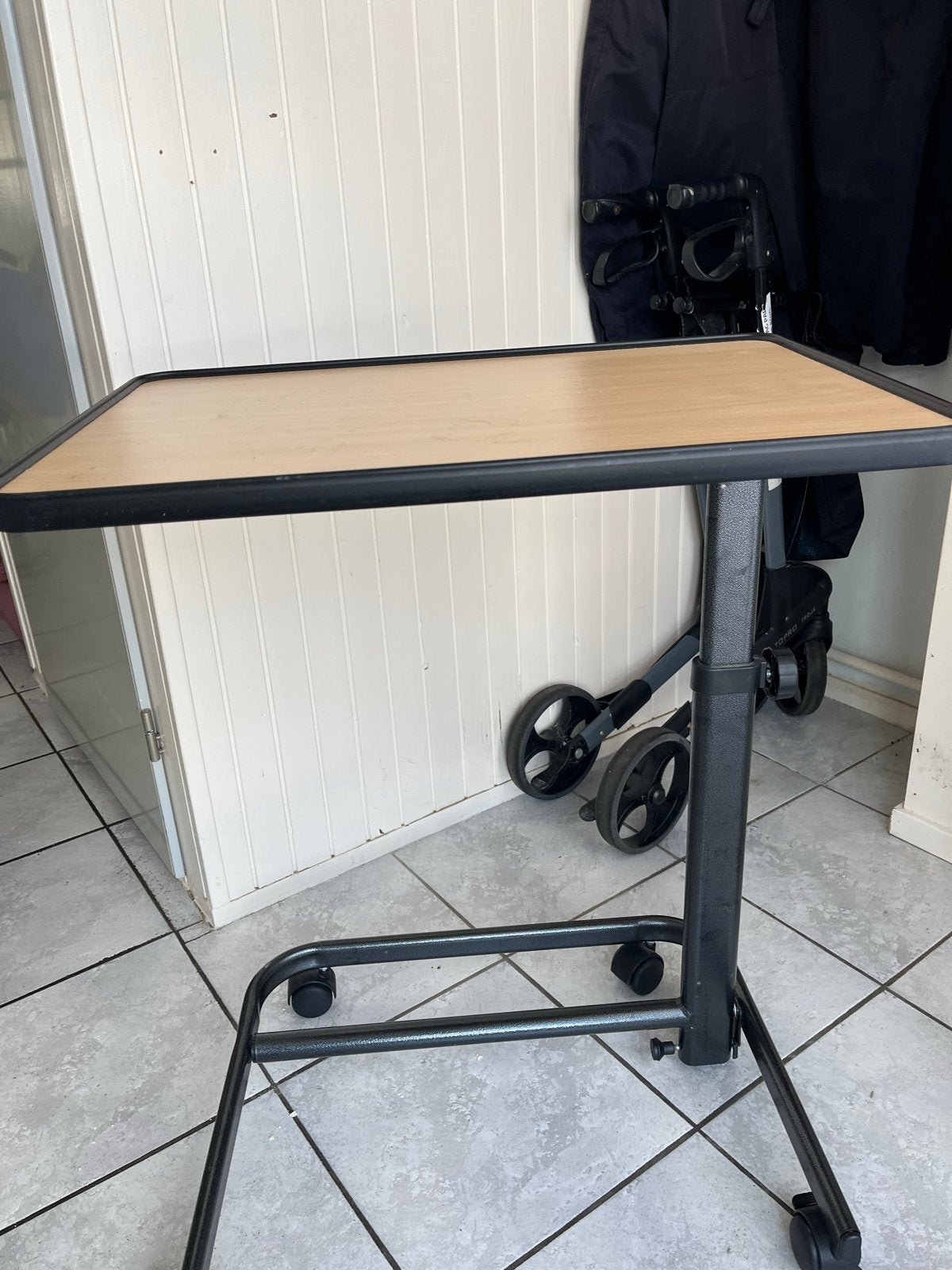 Verrijdbare bedtafel bijzettafel / laptoptafel, Ophalen, Gebruikt, 55 tot 75 cm, 60 cm of meer