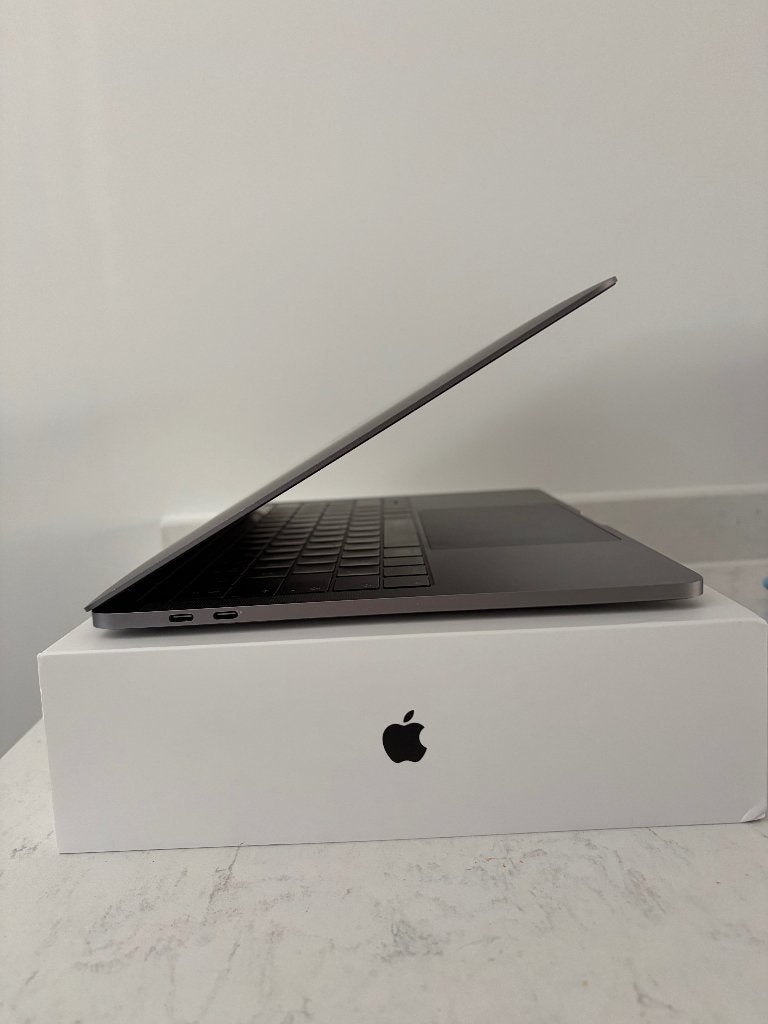 MacBook Pro (13-inch, 2019, Two Thunderbolt 3 ports), MacBook Pro, Gebruikt, 256 GB, 2 tot 3 Ghz