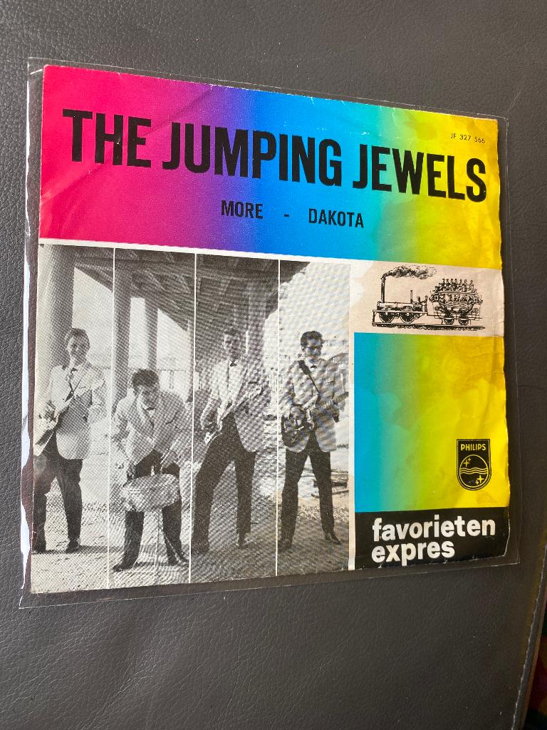 The Jumping Jewels : More ( single vinyl), Ophalen of Verzenden, Gebruikt, Pop