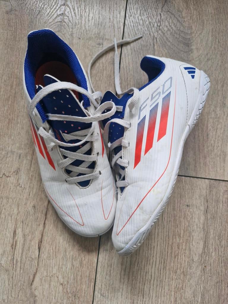 Adidas F50 Zaalvoetbalschoenen Maat 35, Ophalen, Zo goed als nieuw, Schoenen