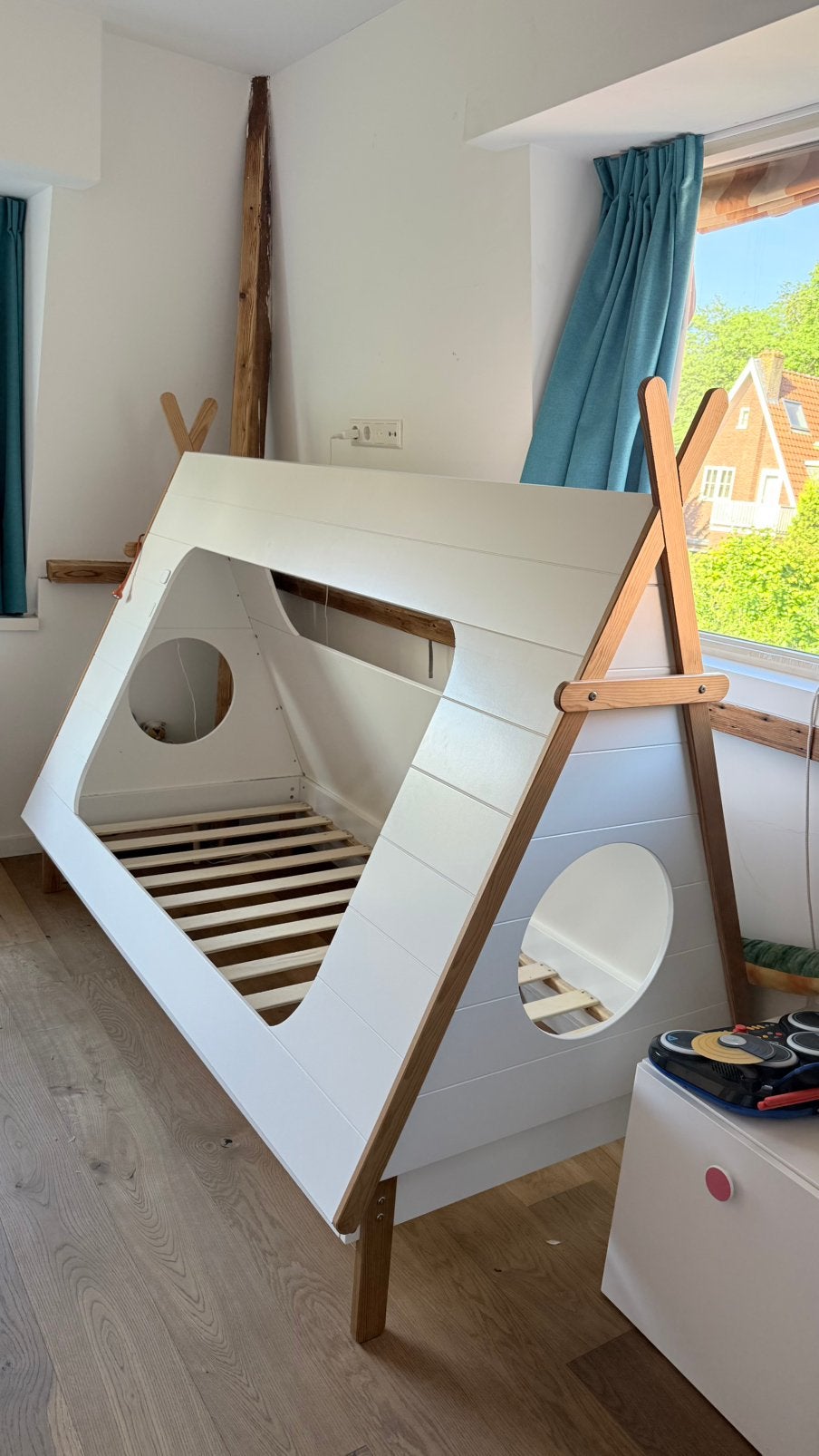 Tipi bed voor kind, Kinderen en Baby's, Kinderkamer | Bedden, Ophalen, 180 cm of meer, 85 tot 100 cm, Matras
