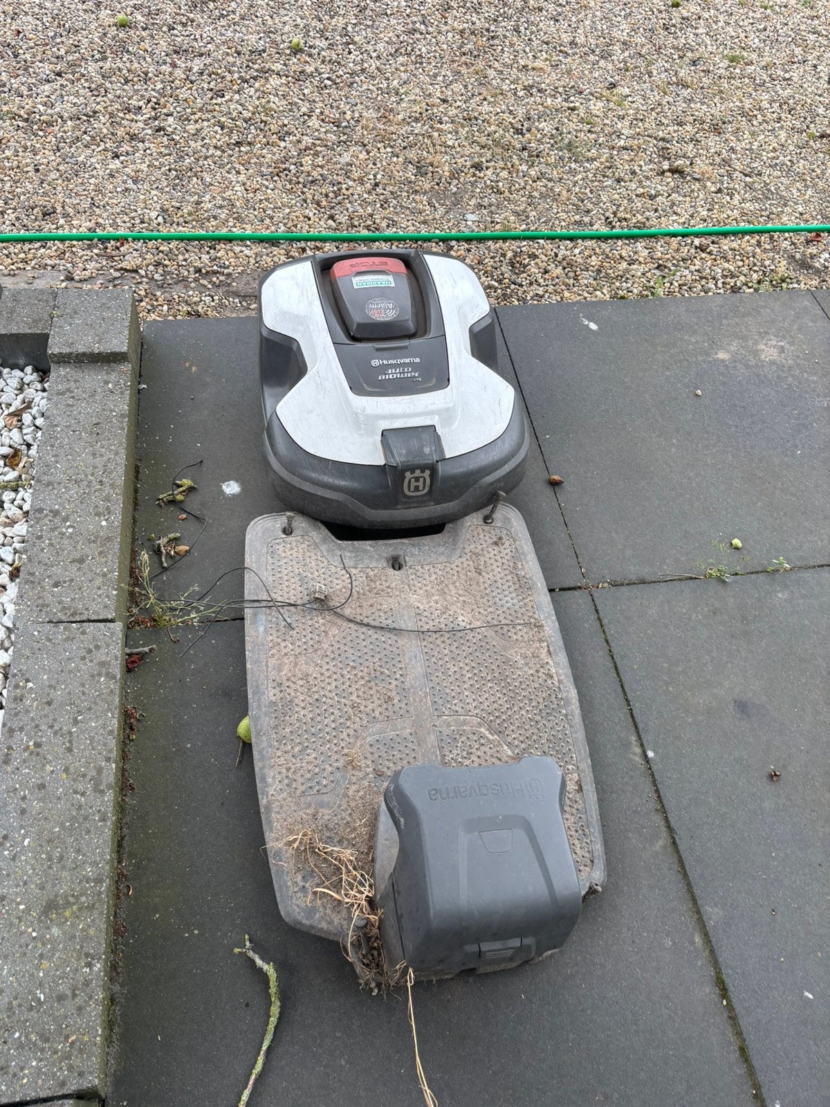Husqvarna Automower 315 Robotmaaier, Tuin en Terras, Robotmaaiers, Ophalen, Gebruikt, 20 tot 25 cm, Met regensensor