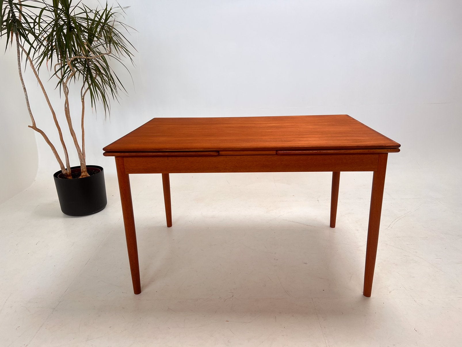 Vintage jaren 60 uitschuif tafel teak., 100 tot 150 cm, Zo goed als nieuw, Rechthoekig, 50 tot 100 cm