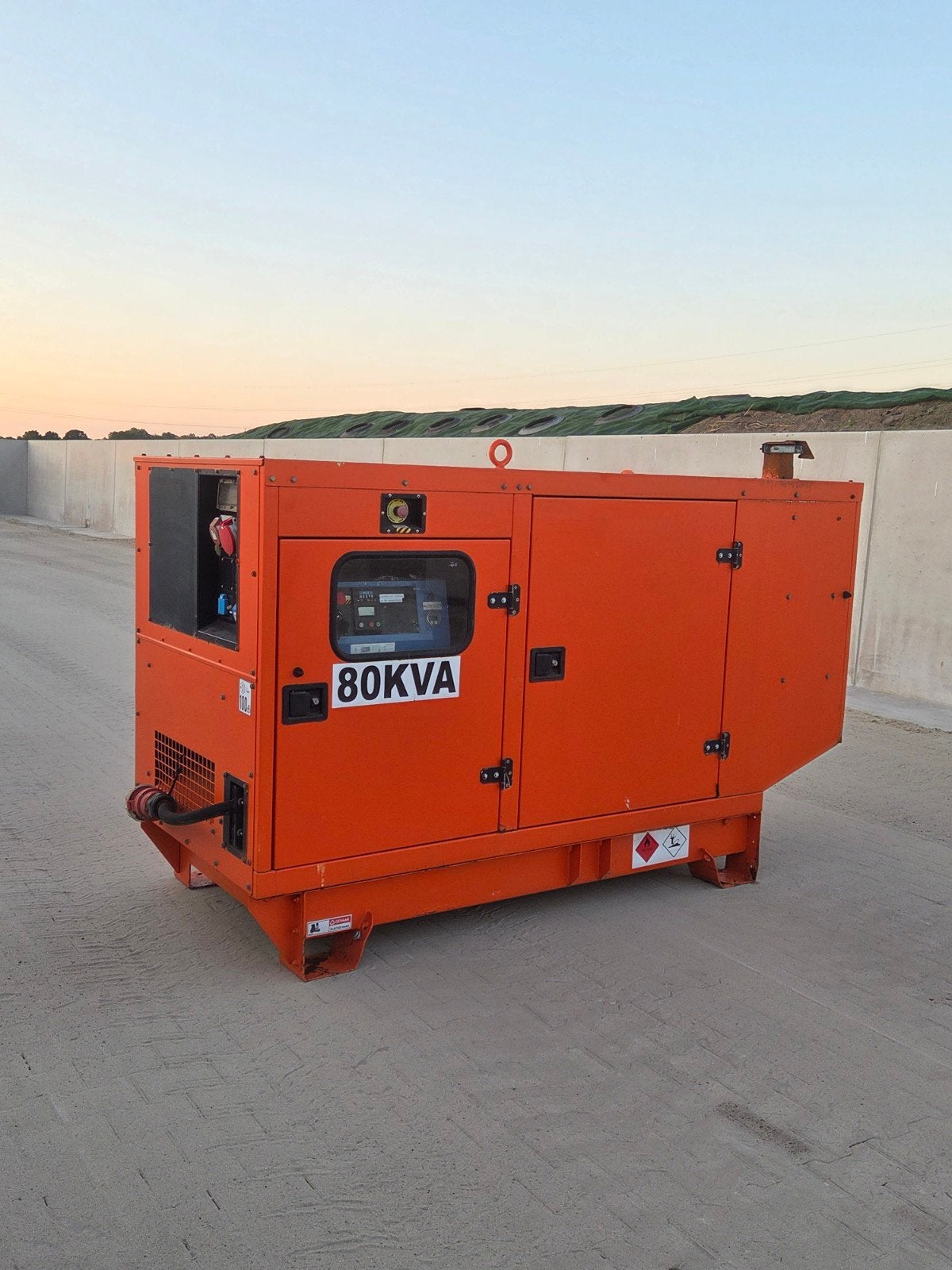 80 kVA Aggregaat met John Deere Motor - Goed Onderhouden, Ophalen, Gebruikt, Dieselolie, Geluidgedempt