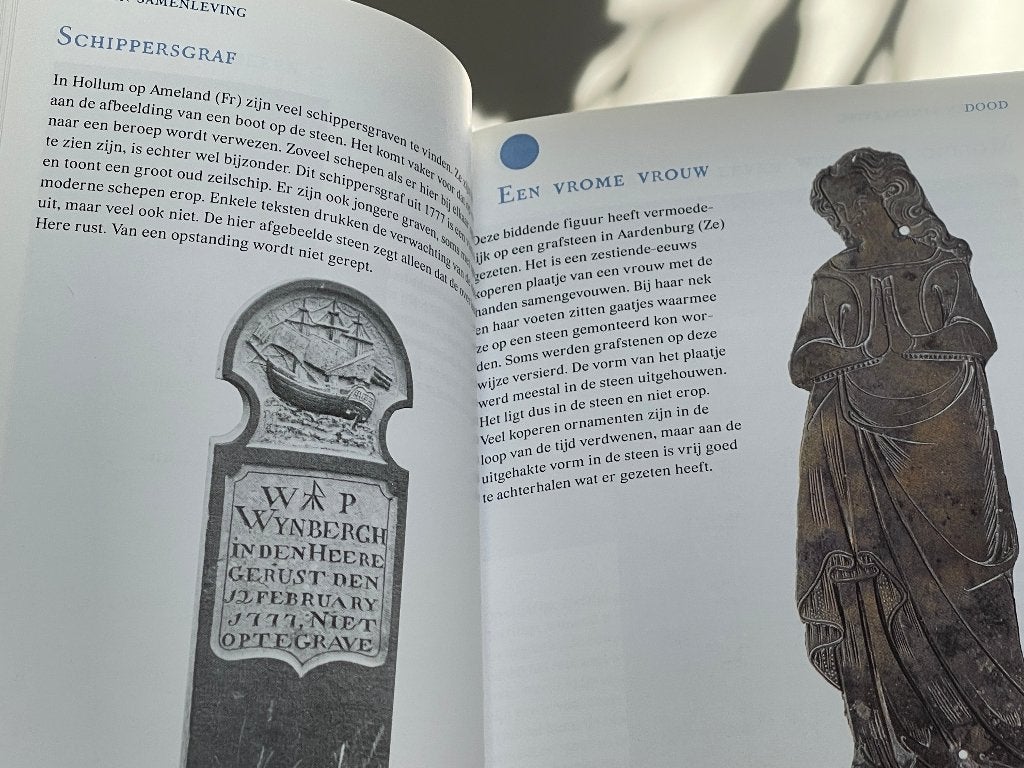 Het Kerken Boek - 350 afbeeldingen (Waanders 2009), Boeken, Ophalen of Verzenden, Zo goed als nieuw, Christendom | Katholiek