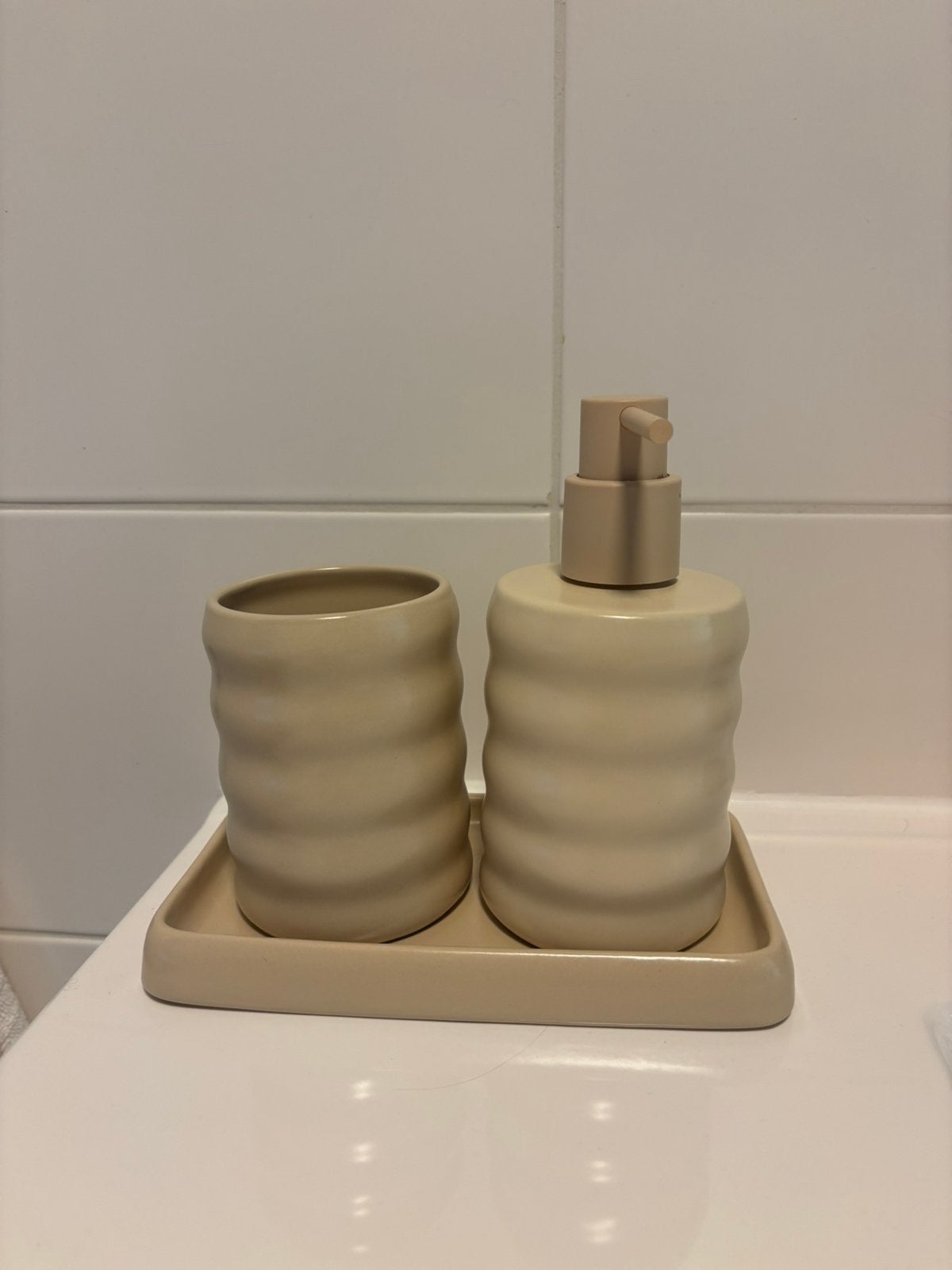 H&M Home 3-Delige Badkamer Set Beige, Huis en Inrichting, Ophalen, Zo goed als nieuw, Beige, Steen/keramiek