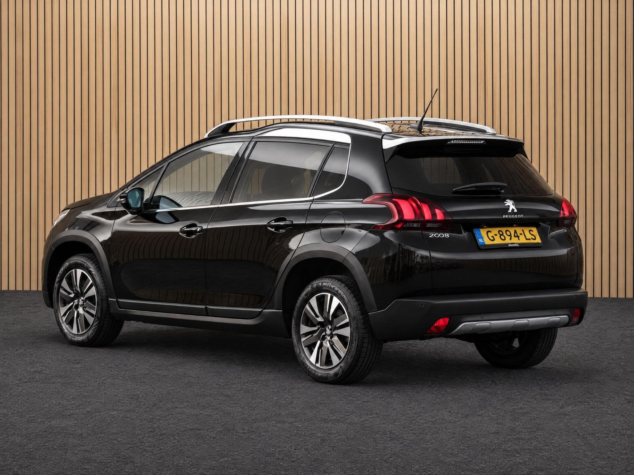 Peugeot 2008 1.2 PureTech Allure | Camera/Navi/Climate/Panod, Voorwielaandrijving, 12 maanden, Stof, 1199 cc