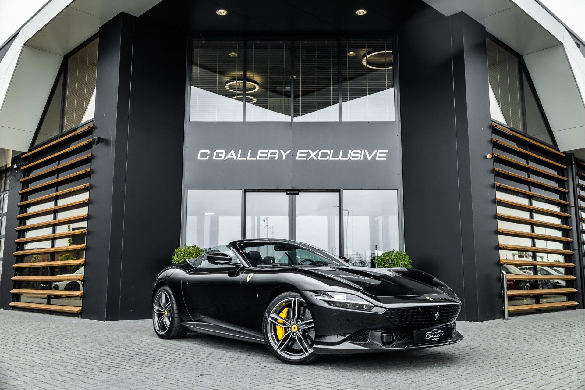 Ferrari Roma Spider 3.9 V8 - Nero Daytona | Full Carbon | Pa, Auto's, Automaat, Dealer onderhouden, Achterwielaandrijving, Cabriolet