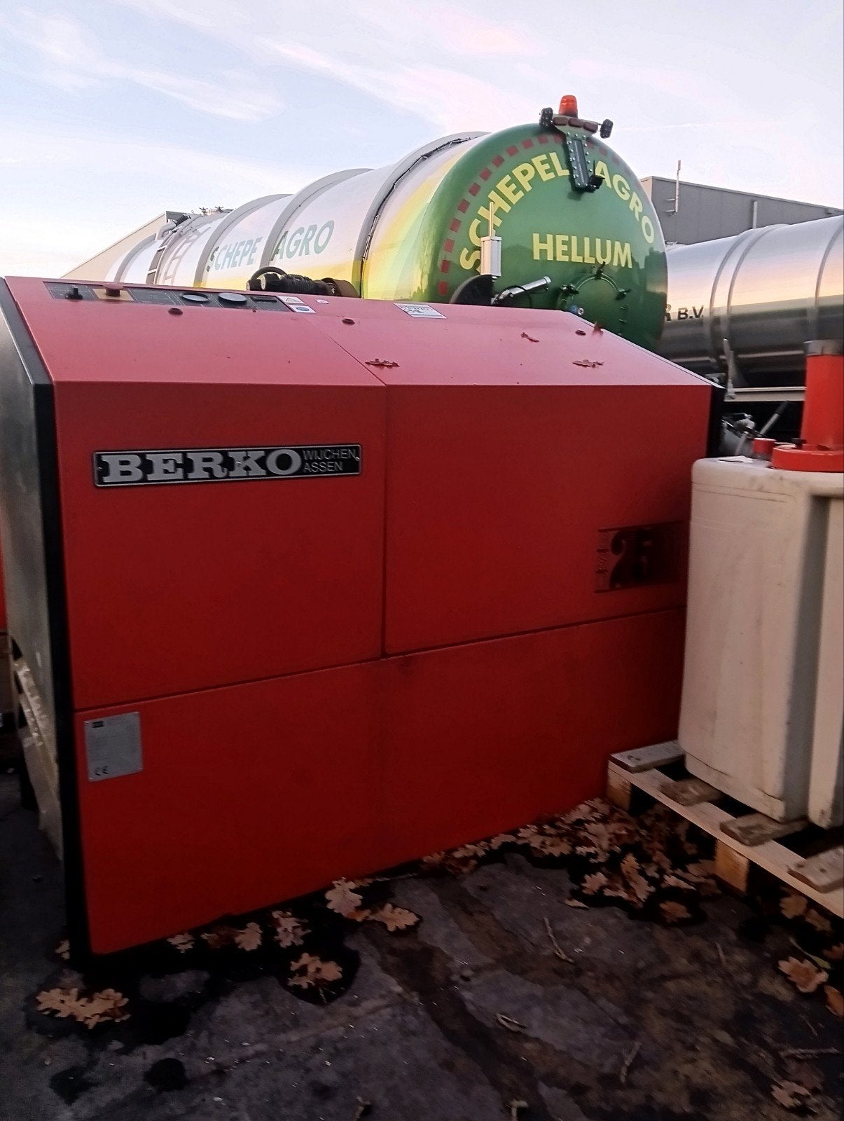 schroefkompressor Berko incl luchtdroger en olie afscheider., Doe-het-zelf en Verbouw, Compressors, 100 liter of meer, Ophalen
