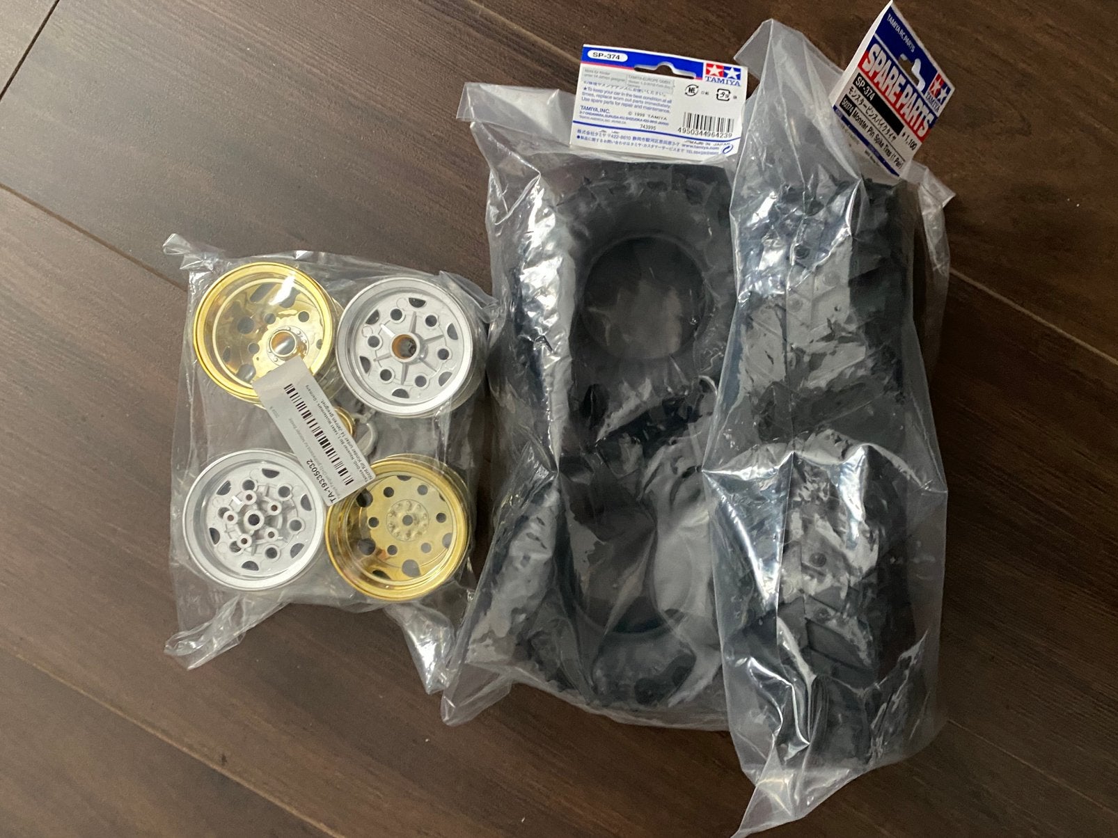 Nieuwe Tamiya Monster Beetle velgen + banden <VERKOCHT>, Elektro, Verzenden, Auto offroad, Nieuw