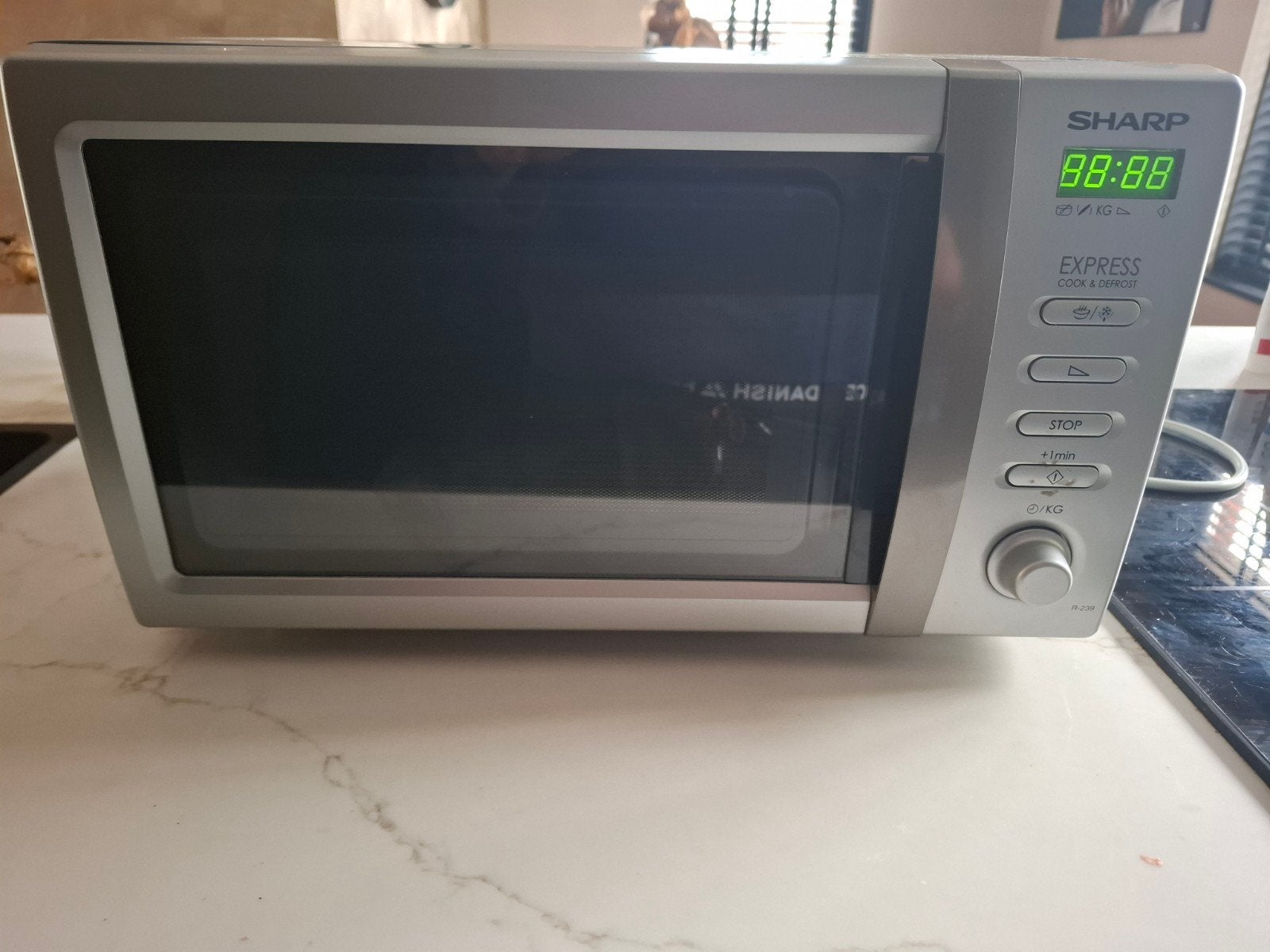 Sharp Magnetron R-239 - Compact en Betrouwbaar, Witgoed en Apparatuur, Ophalen, Gebruikt, Draaiplateau