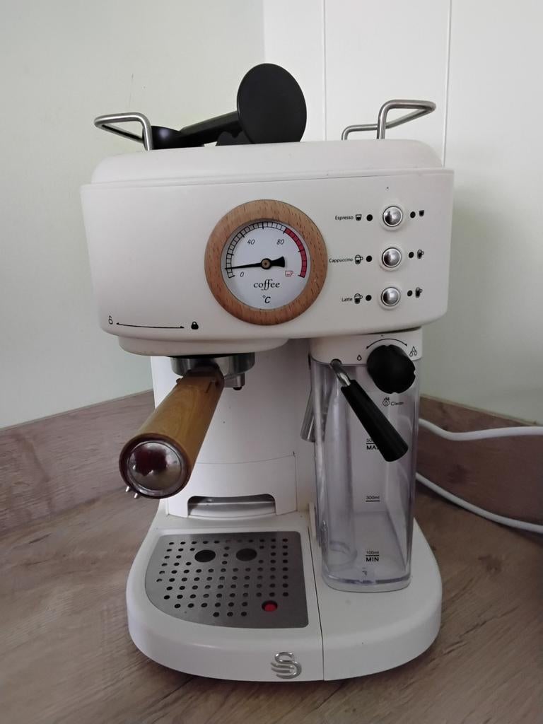 Swan Retro Espressomachine - Crème met Houtaccenten, Witgoed en Apparatuur, Gebruikt, Espresso apparaat, Gemalen koffie, Ophalen of Verzenden