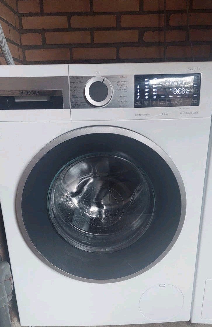 Bosch Wasmachine, slechts 3 jaar, Witgoed en Apparatuur, Ophalen, 1200 tot 1600 toeren, Minder dan 85 cm, Handwasprogramma