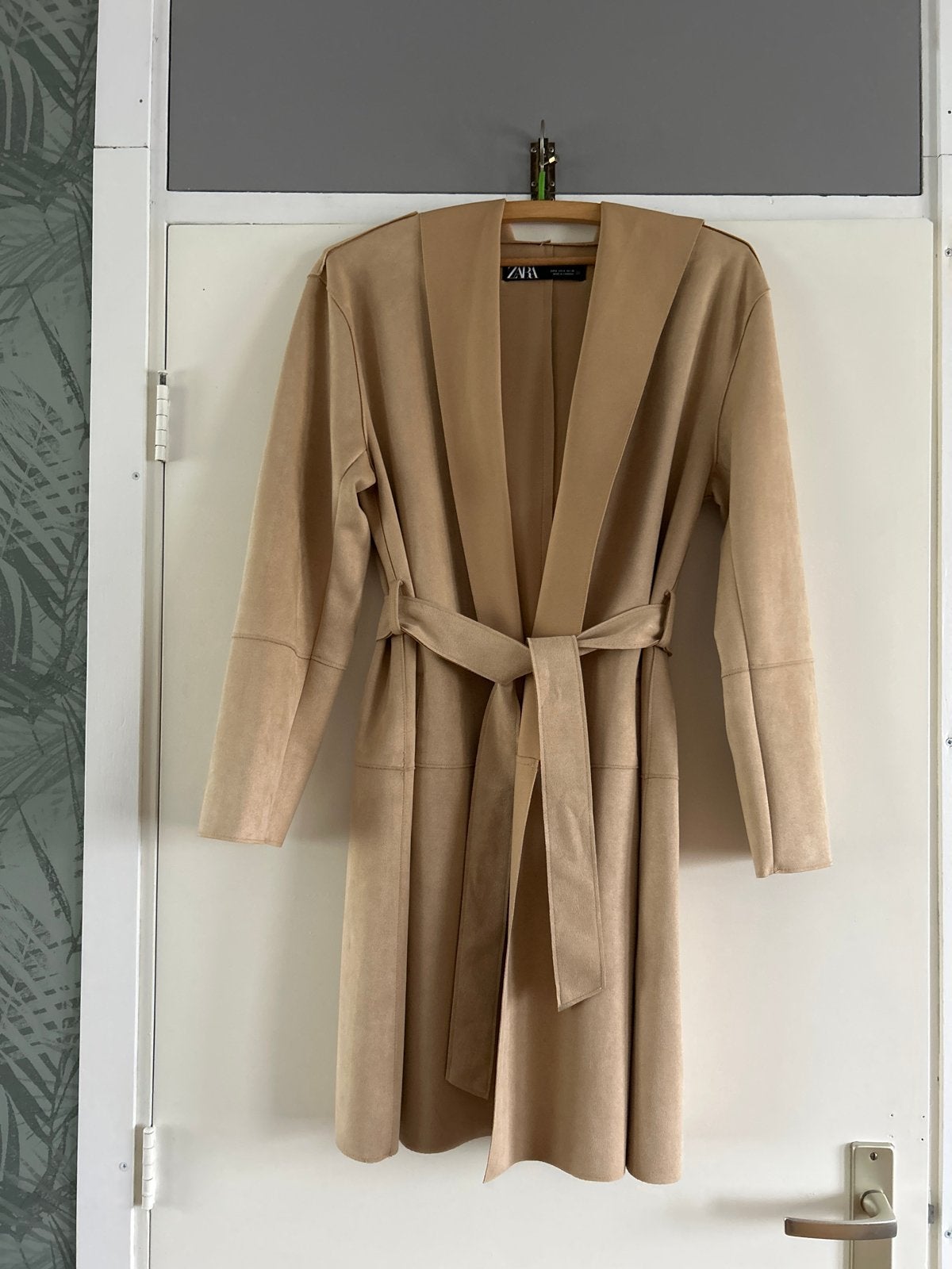 Zara suède-look jas met ceintuur maat S, Ophalen of Verzenden, Zo goed als nieuw, Maat 36 (S), Beige