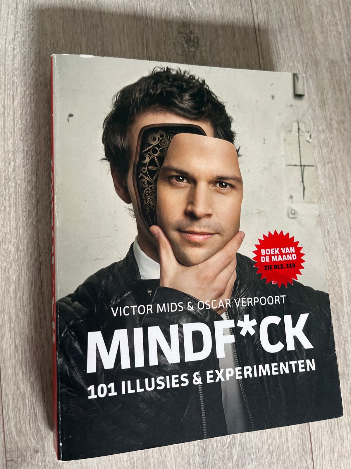 Mindf*ck: 101 illusies & experimenten - Victor Mids, Ophalen of Verzenden, Zo goed als nieuw, Nederland