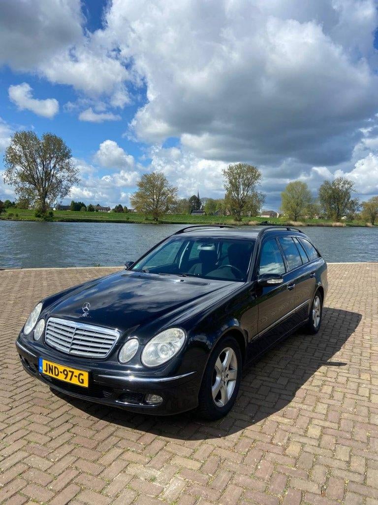 Mercedes-Benz E-Klasse 2.2 CDI E220 Combi 2005 Zwart, Auto's, Mercedes-Benz, 4 cilinders, Zwart, 14 km/l, Stationwagon
