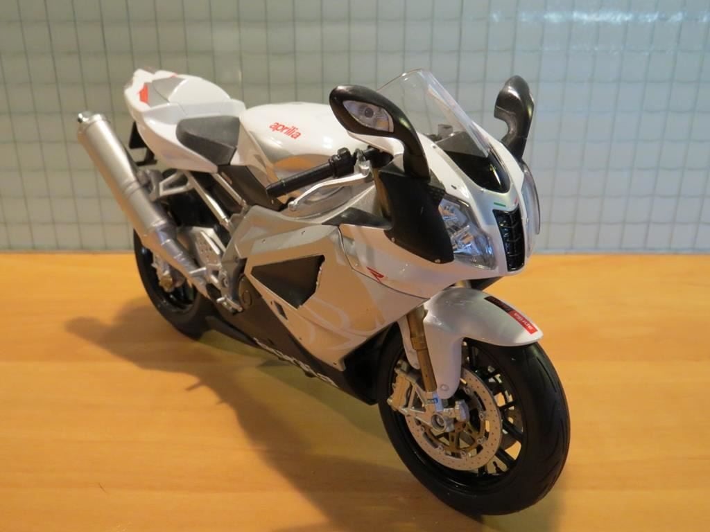 Aprilia RSV1000R 1:10 62808w, MayCheong, Nieuw, Ophalen of Verzenden, 1:9 t/m 1:12