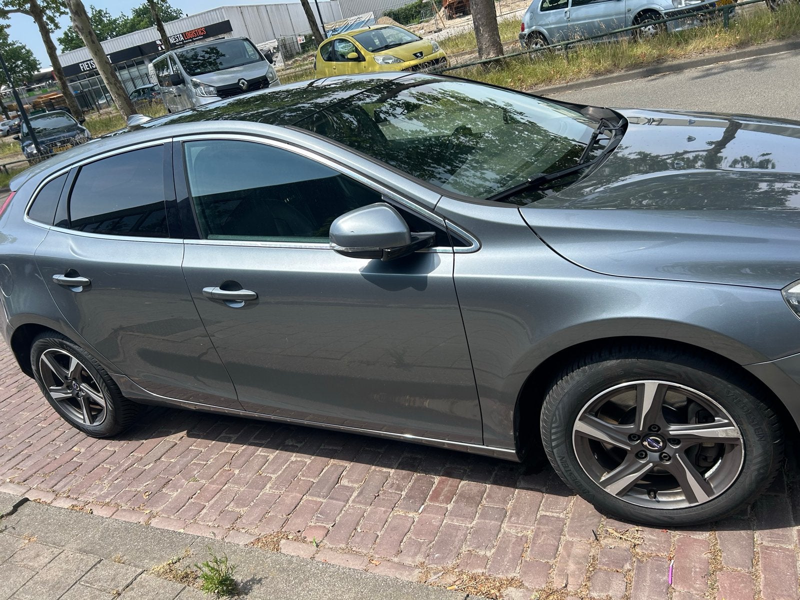 Volvo V40 2.0 D4 190PK 2014 Grijs, Voorwielaandrijving, Particulier, 30 km/l, 154 €/maand