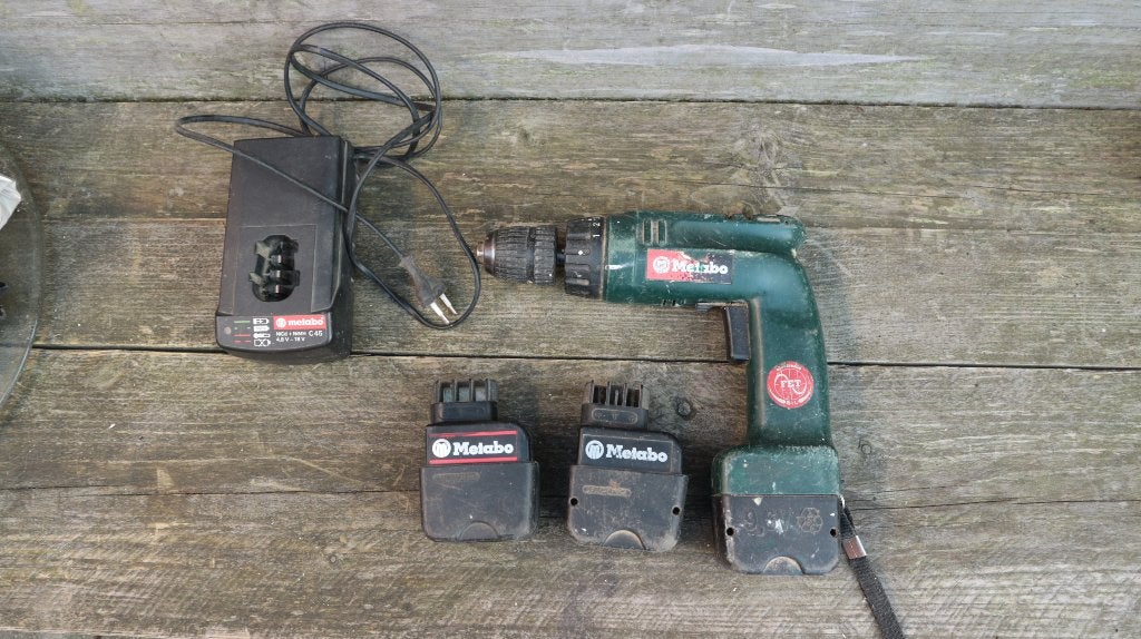 accuboor metabo met 3 accu's en lader 9,6 volt