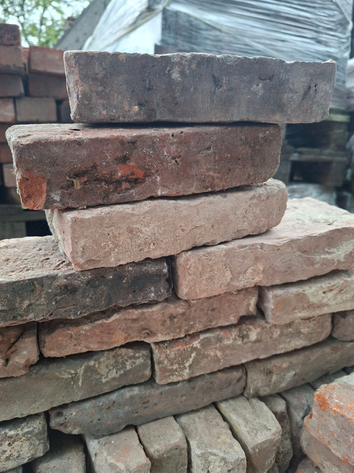 680 stuks zeer oude gebikte metselstenen 19,5x4,3x10 cm, Ophalen, Gebruikt