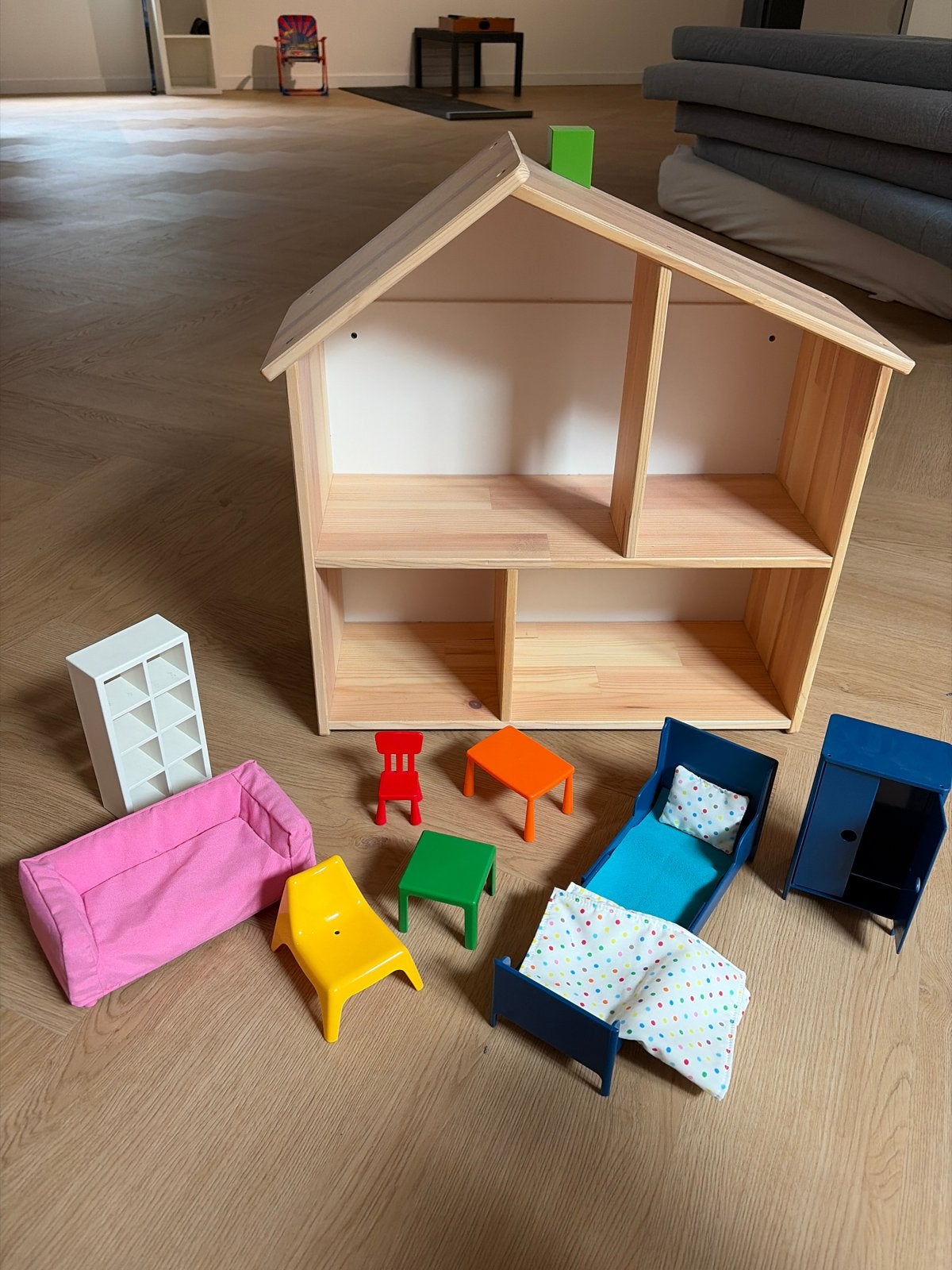IKEA Speelhuis met meubels - Compleet en Zo Goed als Nieuw, Ophalen, Gebruikt, Poppenhuis