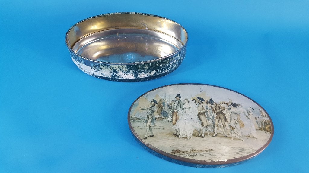 Vintage brocante metalen blik met bruiloft, ovaal. 6C6, Ophalen of Verzenden, Gebruikt, Koek(jes)