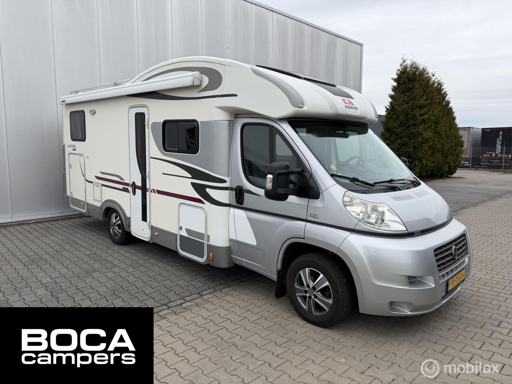 Adria MATRIX M 680SP 6 Persoons Dak Airco Zonnepaneel 131PK, Achteruitrijcamera, 7 tot 8 meter, Bedrijf, Omvormer