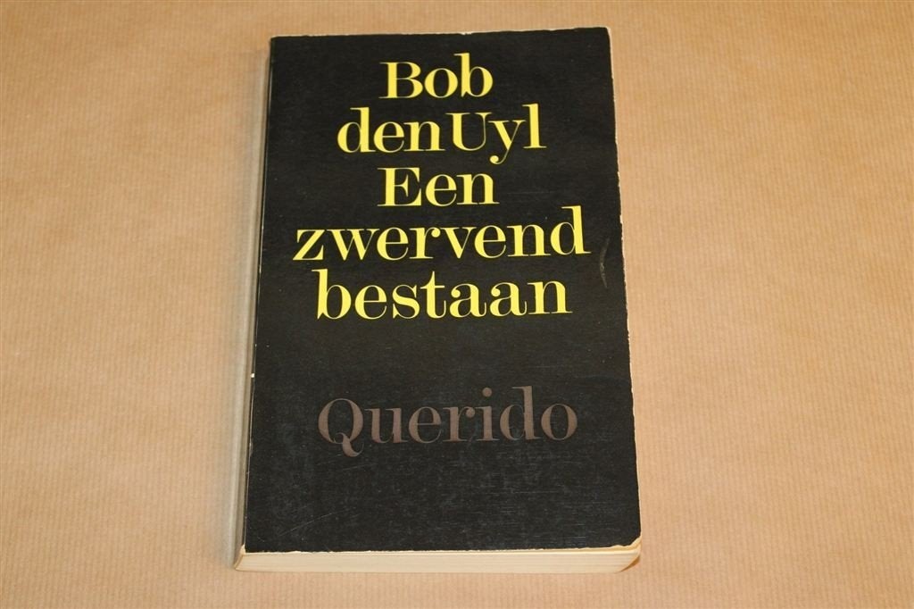 Een Zwervend Bestaan — Bob den Uyl Verhalen 1e druk 1977, Ophalen of Verzenden, Gelezen