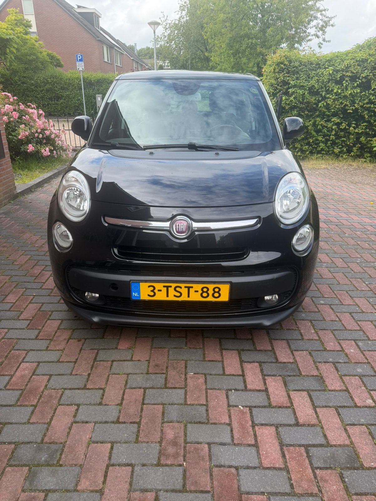 Fiat 500L 1.4 Lounge-Benzine-APK t/m juni 2027 | Panoramadak, Auto's, Fiat, Parkeersensor, Zwart, Origineel Nederlands, Handgeschakeld