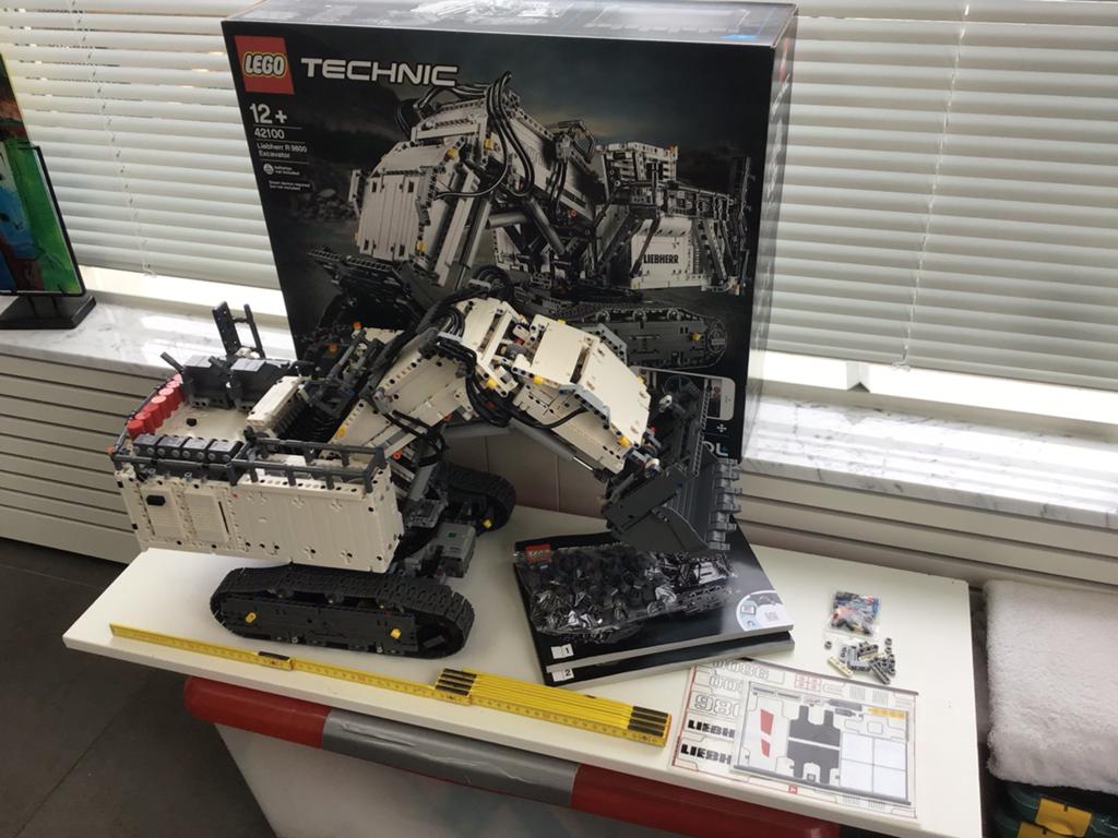 Lego technic 42100 R8900 Liebherr Excavator zgan. 100% compl, Ophalen of Verzenden, Zo goed als nieuw