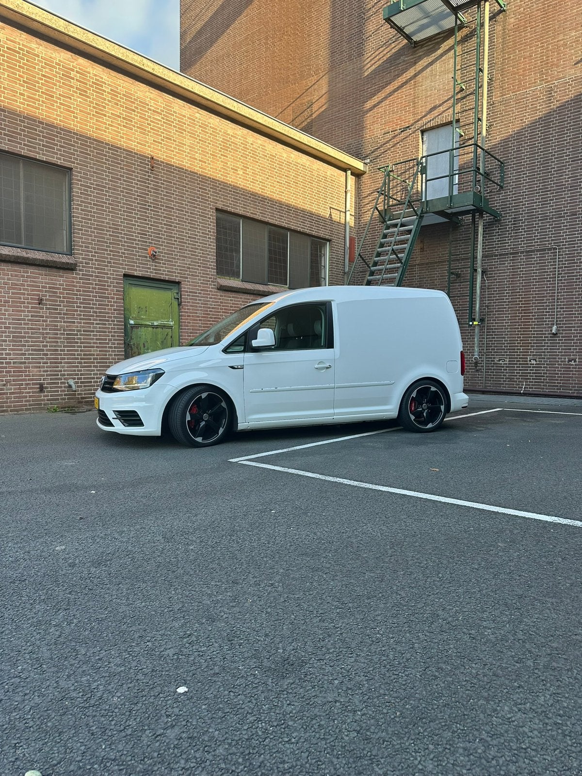 Volkswagen Caddy 2016/1.2 tsi BENZINE motor, Auto's, Bestelauto's, Voorwielaandrijving, Stof, Zwart, Volkswagen