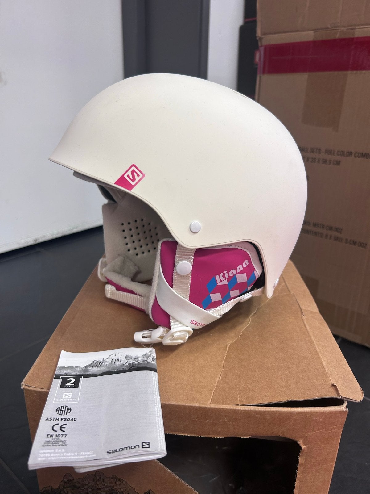 Salomon Kiana Skihelm - Wit/Roze  nieuw, Overige typen, Zo goed als nieuw, Skiën, Minder dan 100 cm