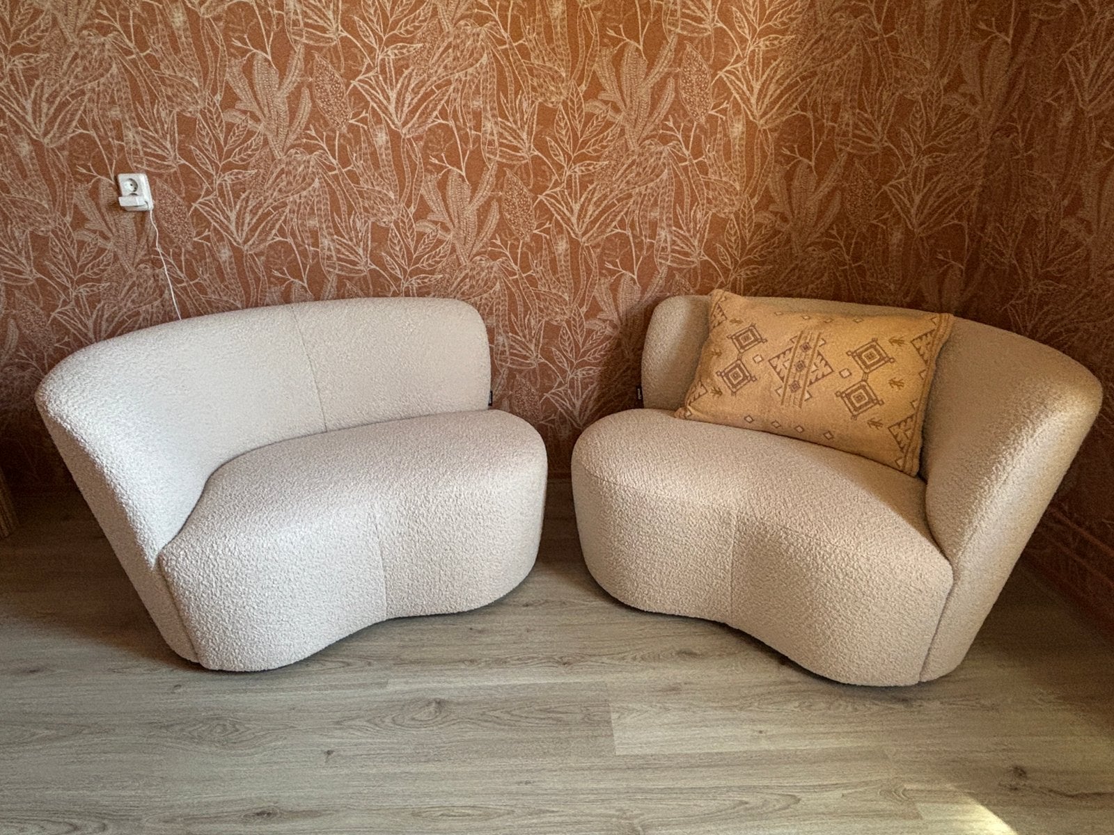 2x WOOOD fauteuil Stone crème bouclé, Ophalen, Eenpersoons, 75 tot 100 cm, Zo goed als nieuw