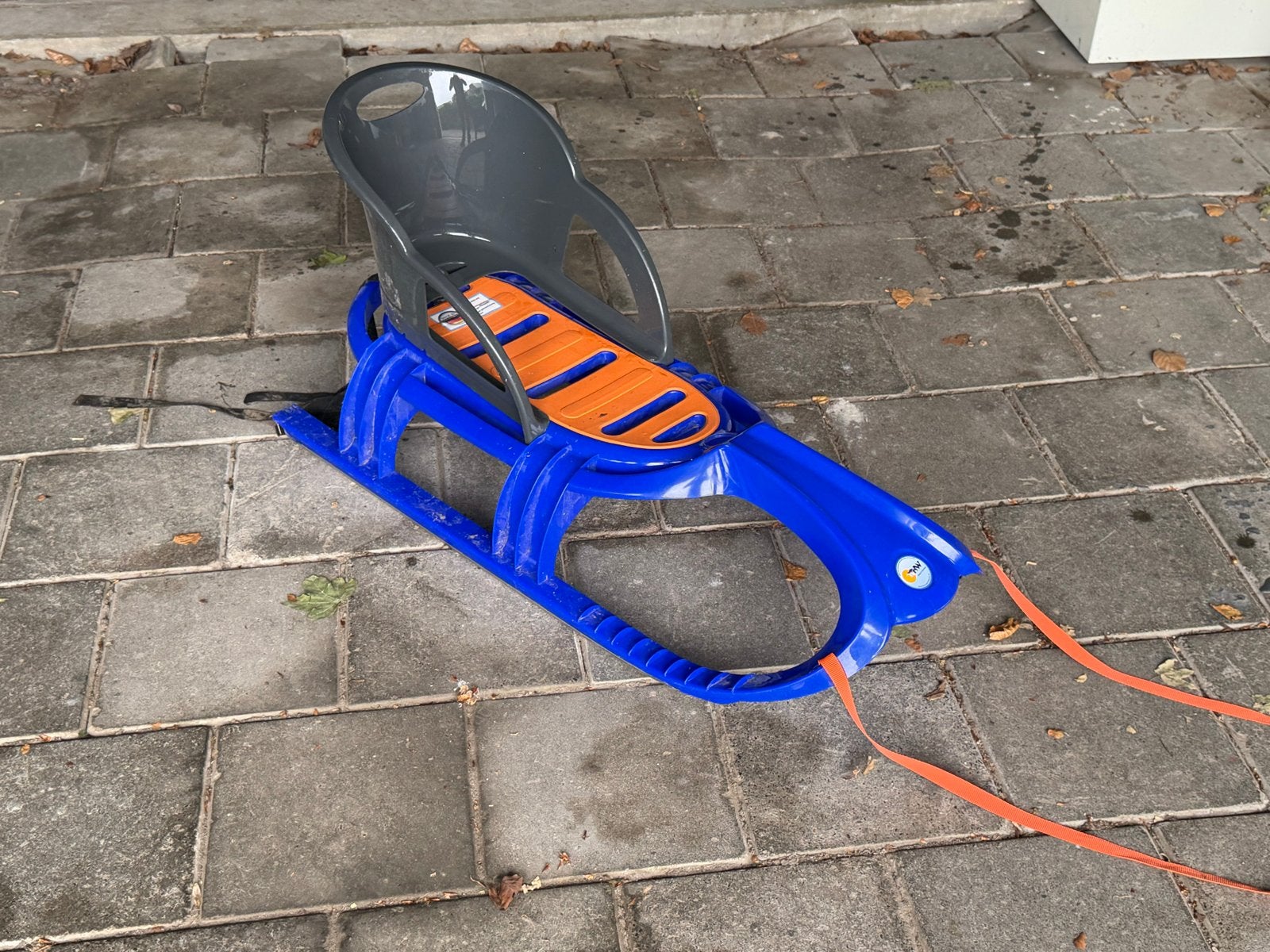Blauwe slee met rugleuning en trekkoord, Kinderen en Baby's, Ophalen, Rugleuning, Zo goed als nieuw, Kunststof