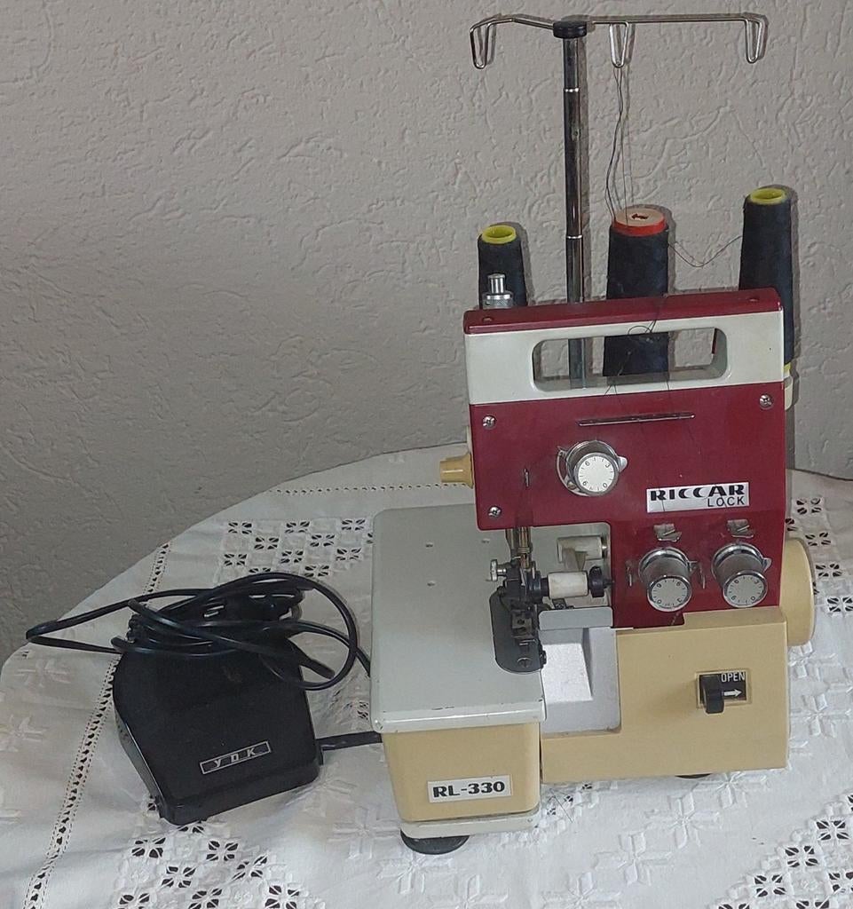 Riccar Lock RL-330 Lockmachine, Hobby en Vrije tijd, Naaimachines en Toebehoren, Gebruikt, Lockmachine, Overige merken, Ophalen