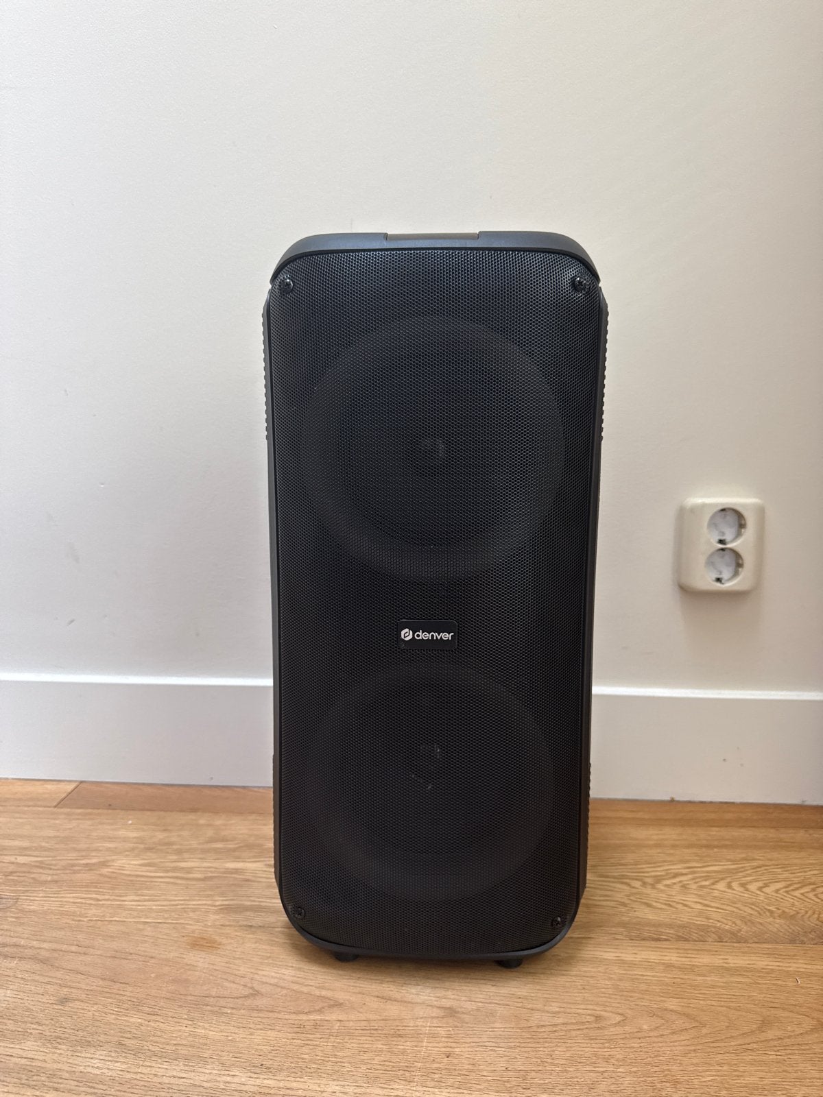 Denver box - Zo goed als nieuw, Bluetooth, USB-C oplaadbaar, Overige merken, Party speaker, Ophalen of Verzenden, Zo goed als nieuw