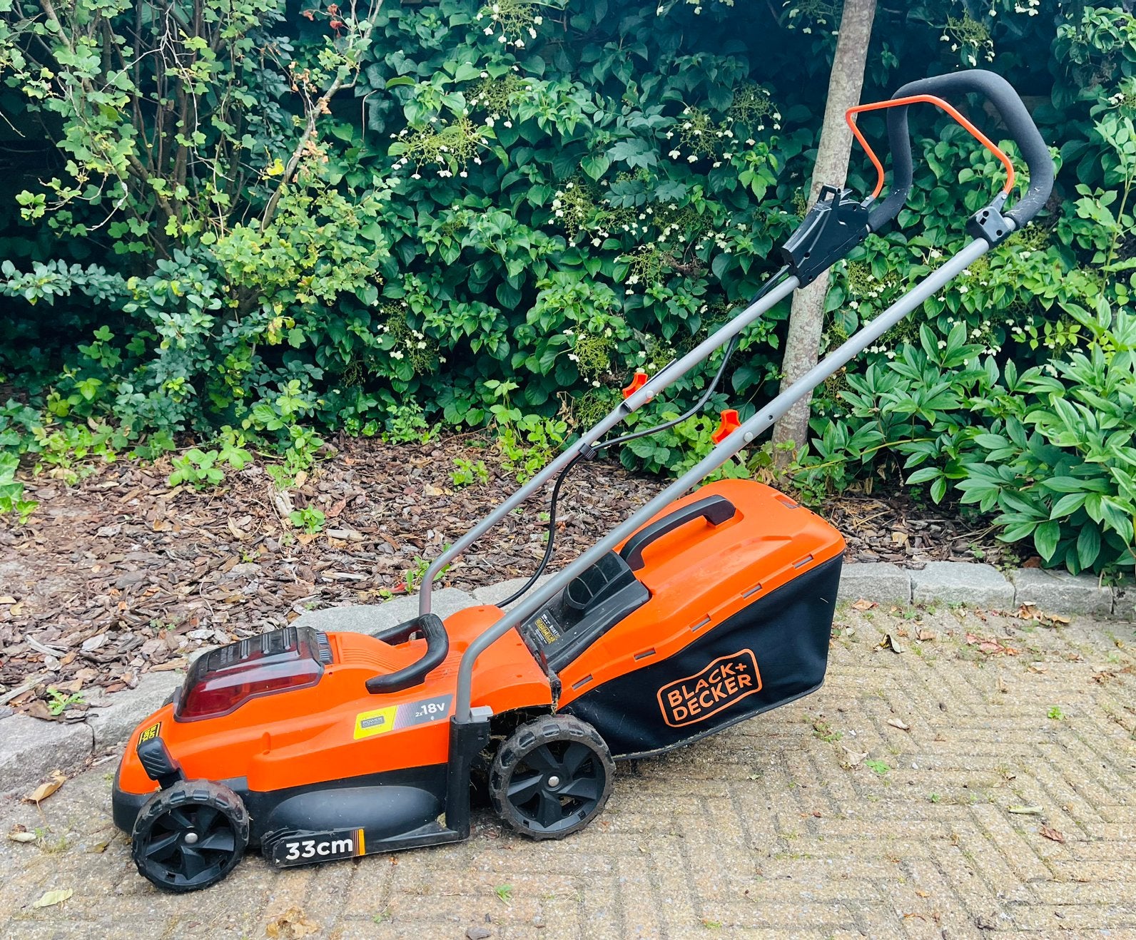 Nette electrische grasmaaier, Tuin en Terras, Grasmaaiers, Ophalen, Zo goed als nieuw